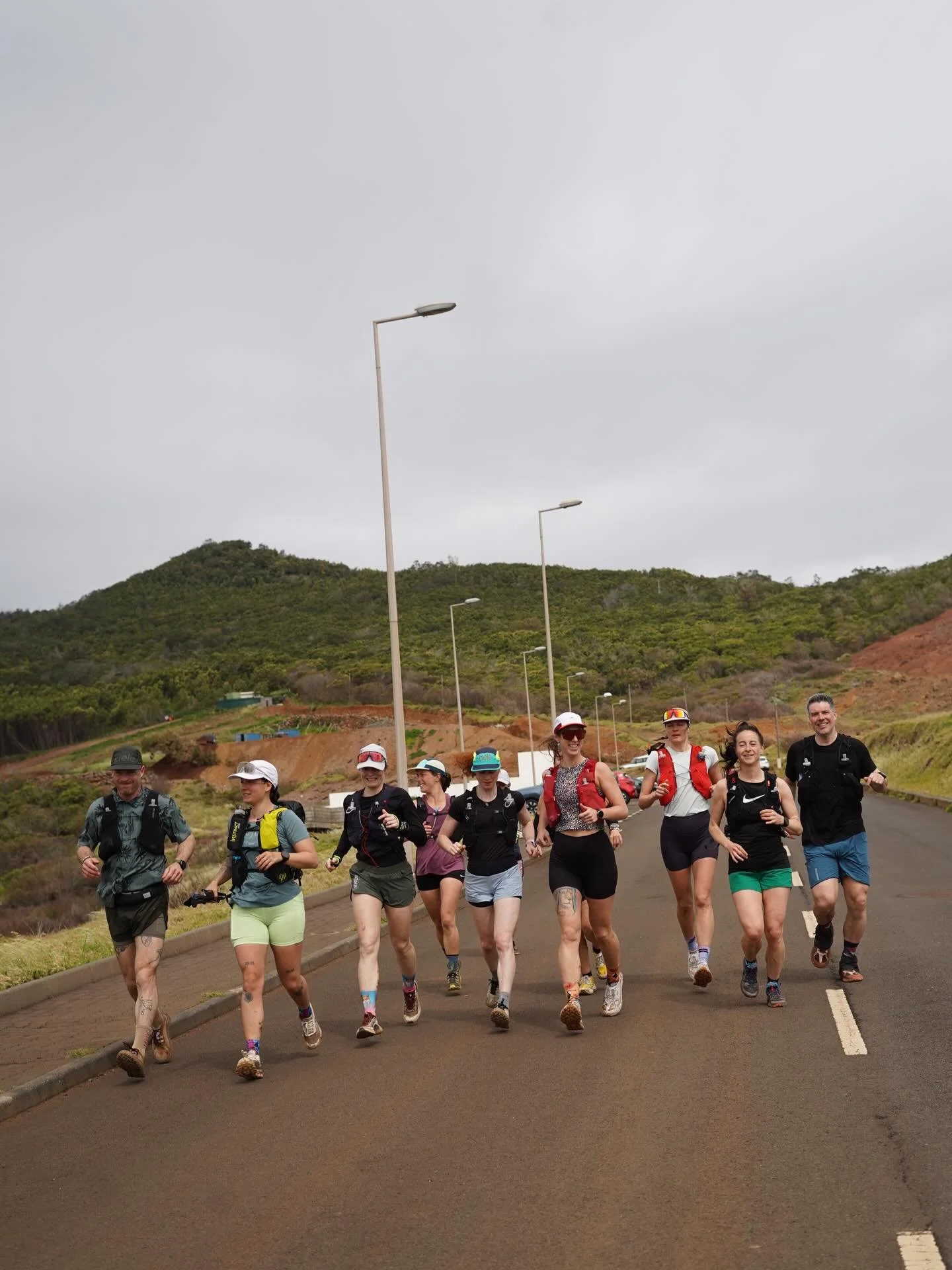 CONNEXION HUMAINE PROFONDE : UN LUXE? 

Deux semaines apr&egrave;s mon voyage de trail &agrave; Mad&egrave;re, j&rsquo;essaie de mettre des mots sur ce qui m&rsquo;a le plus marqu&eacute;e.

Je crois que c&rsquo;est simple, &ecirc;tre avec des gens. 