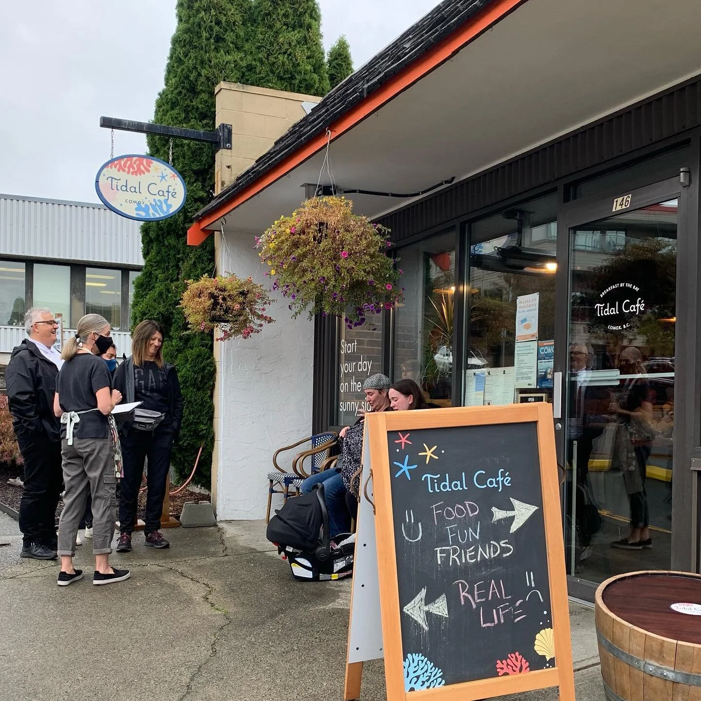 Brunch at @tidalcafe - always worth a bit of a wait! 

@downtowncomox @discovercomoxvalley @tourismcomoxvalley