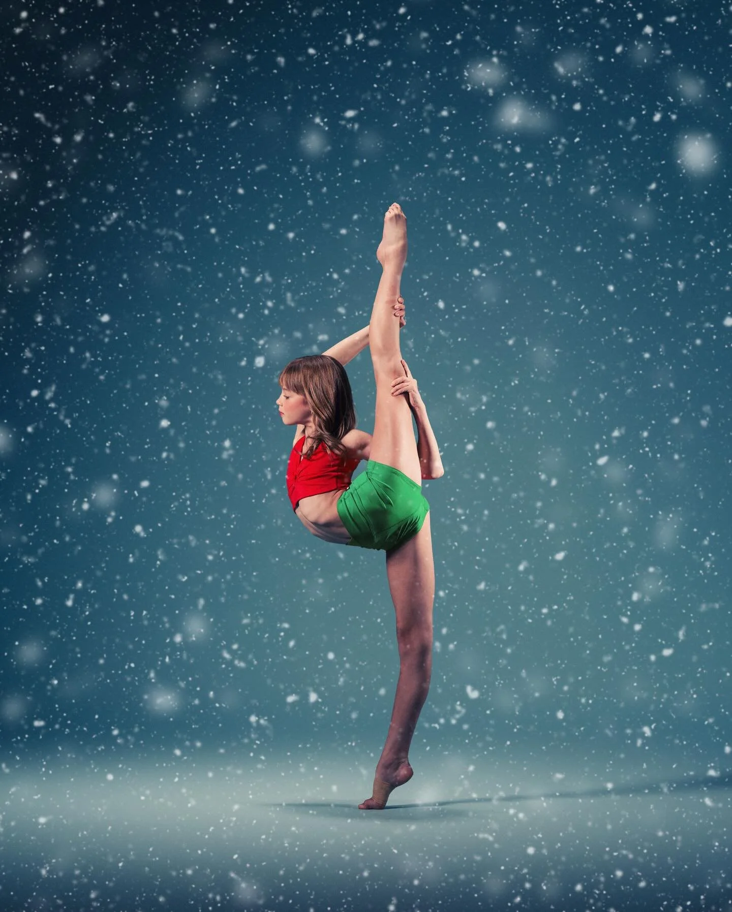 Merry Christmas!! 🎁🎄 
&bull;
&bull;
&bull;
#christmastime #photoshoot #dance #dancer #dancephotography