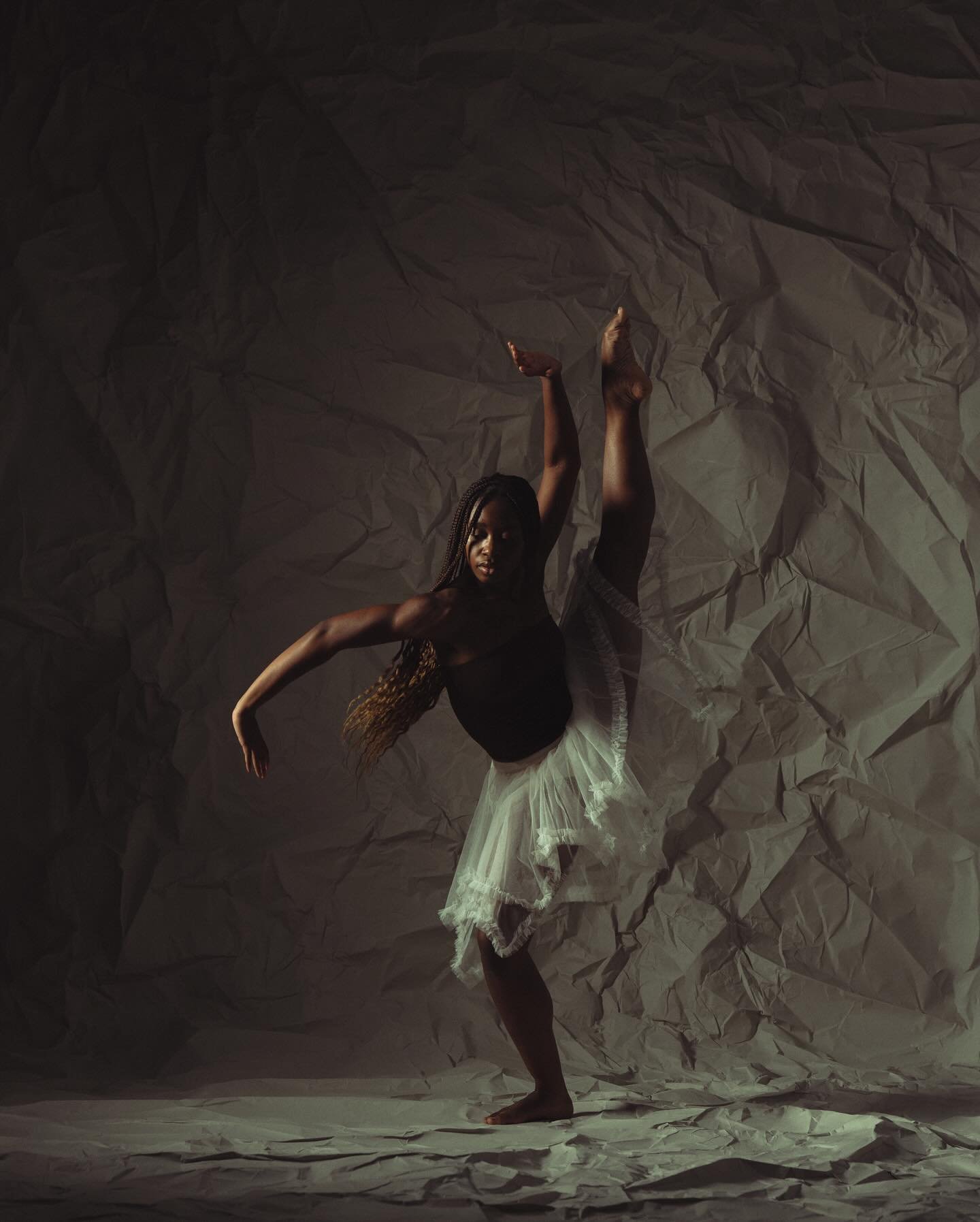 In the studio with @_kaylajinks 
&bull;
&bull;
&bull;
#photoshoot #photography #photographer #dance #dancer  #dancephotography #dancephotographer #sonyalpha