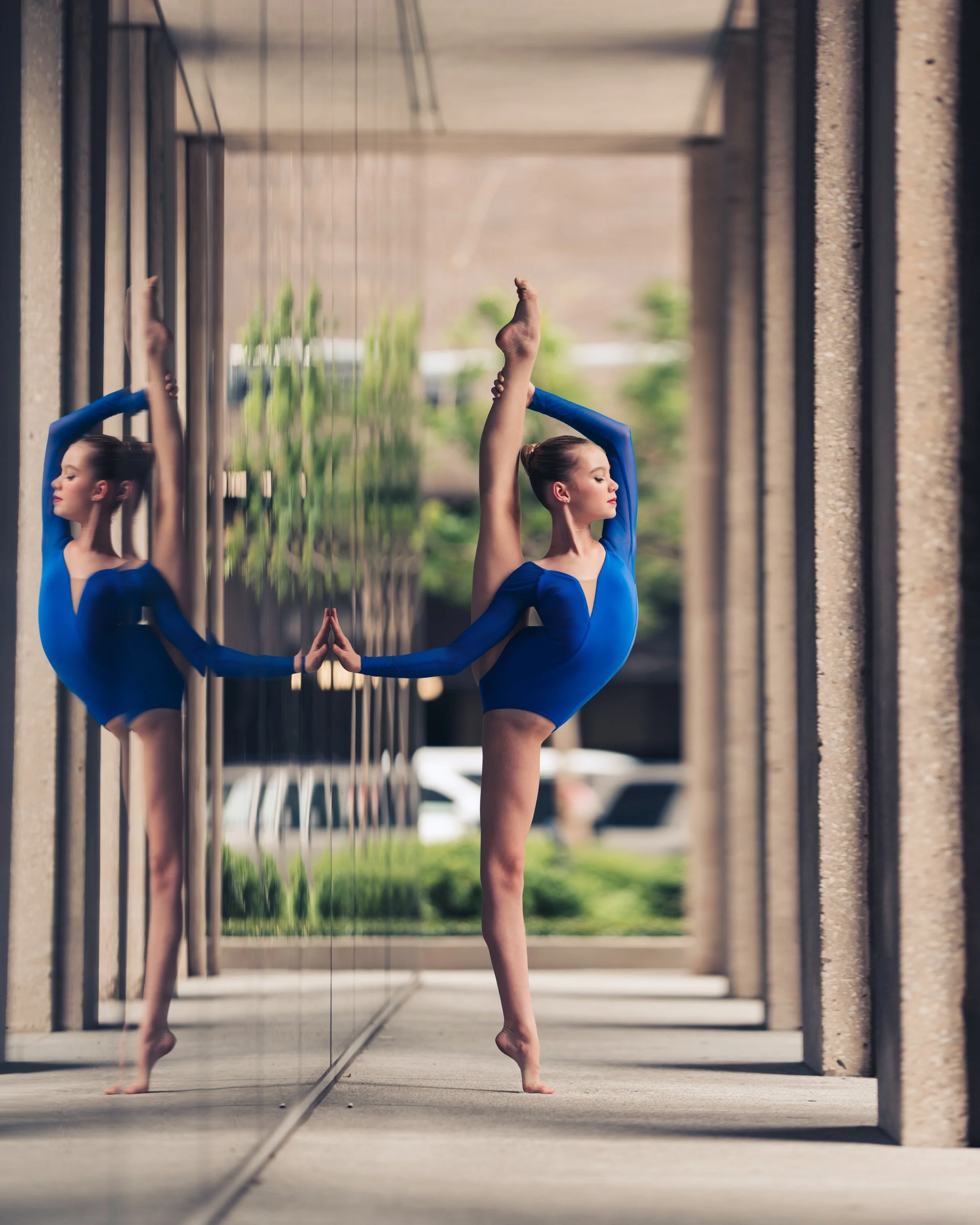 🔹Reflections with @_kaia.dancer_ 🔹
&bull;
&bull;
&bull;
#dancer #reflections #photography #dance