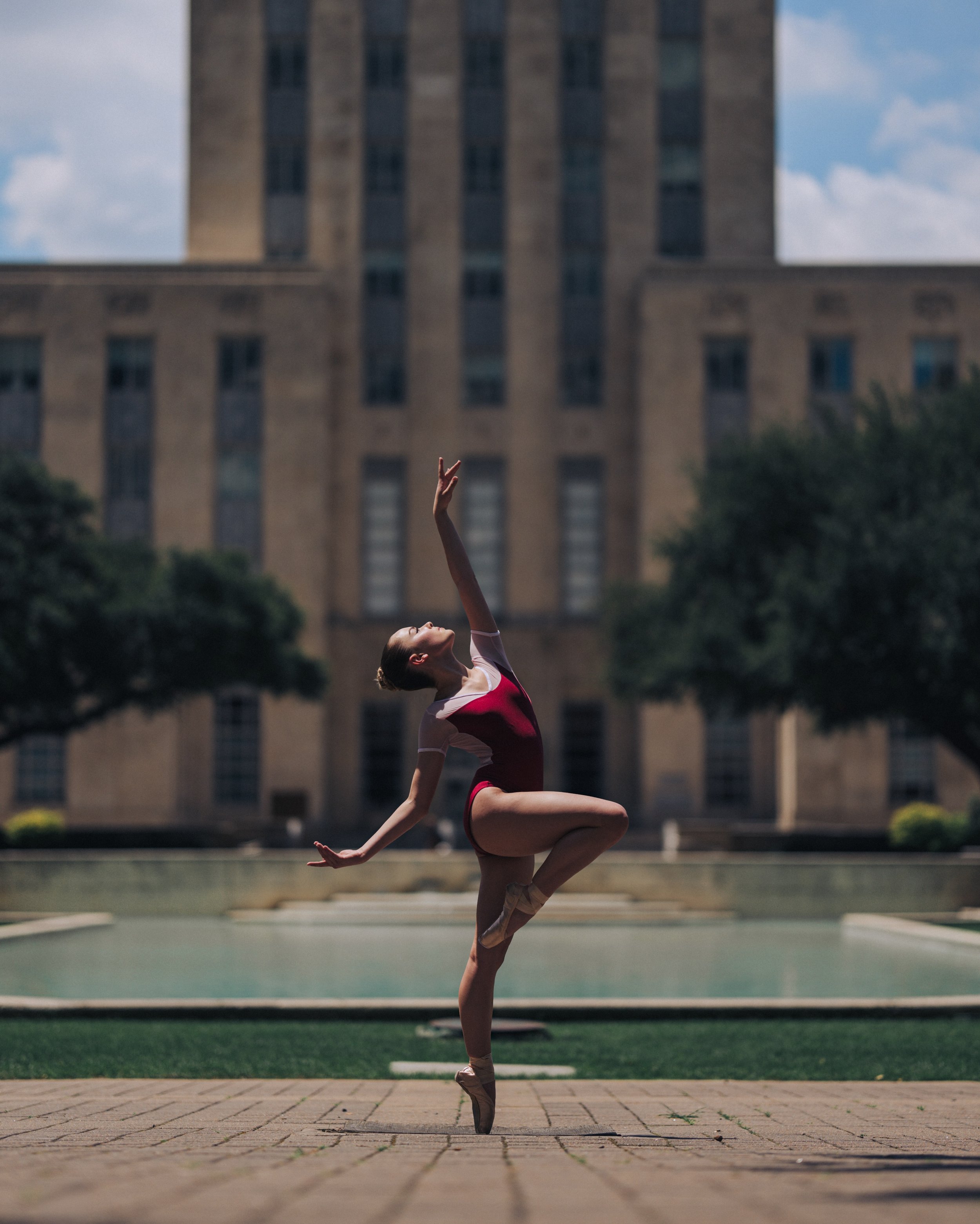 🏛️ @adventuresbyevie 
&bull;
&bull;
&bull;
#dance #dancerphotographer #ballet #ballerina
