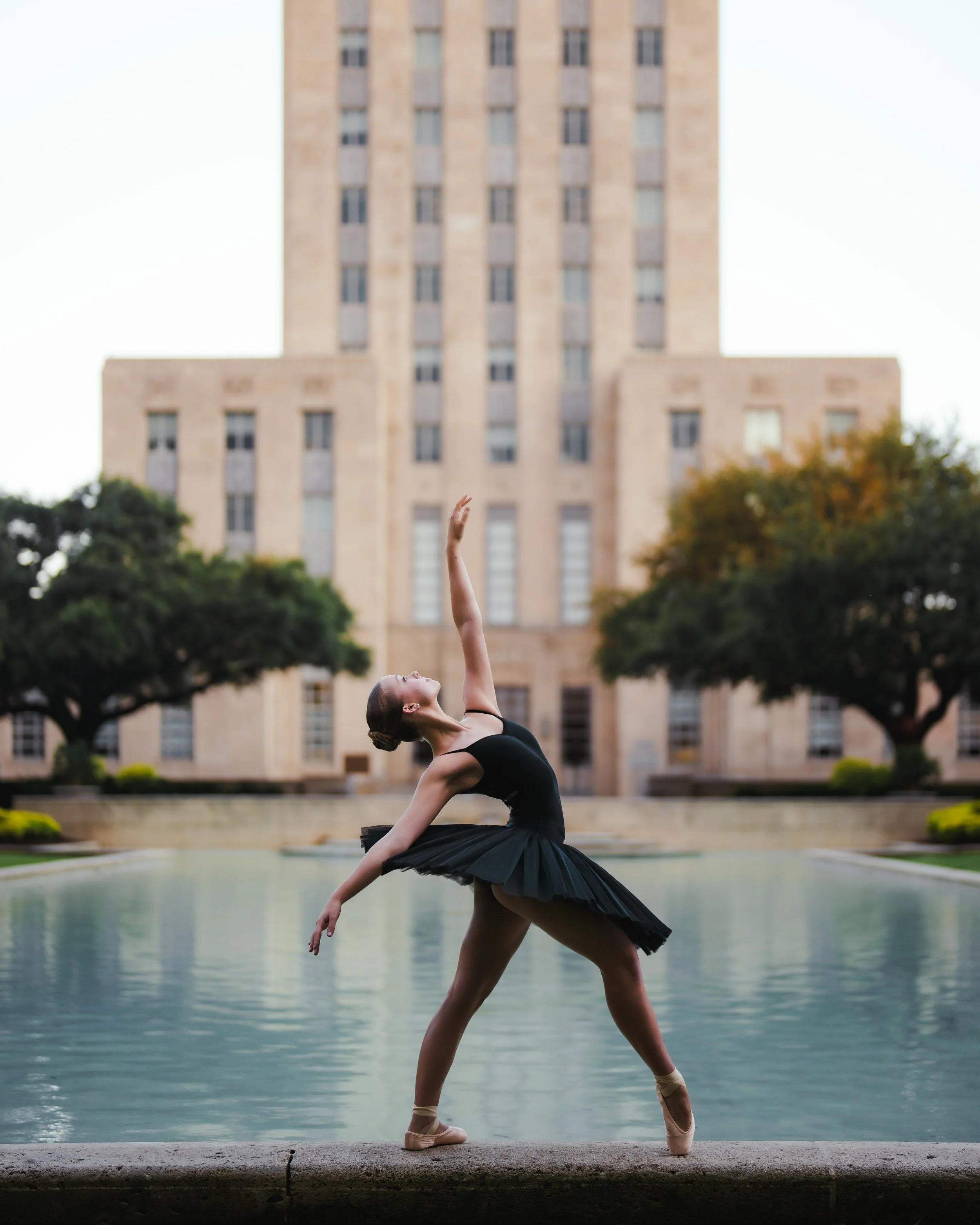 🏛️@tabitha.ballerina 🌇
&bull;
&bull;
&bull;
@nikolay @yagp @arabesque_ballet_theater 
#ballet #ballerina #balletphotography #balletphotoshoot