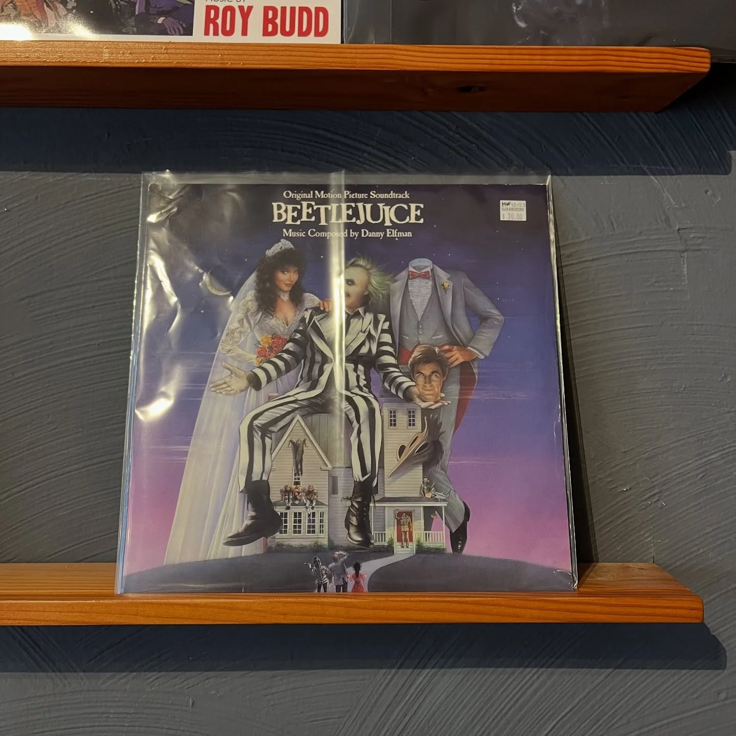Tons of great titles in our Halloween section upfront 🎃👻 
This is just a preview as there’s lots more where it came from. Also a nice stack of assorted records going out now on the last slide. Buying and selling records, tapes and stereo equ