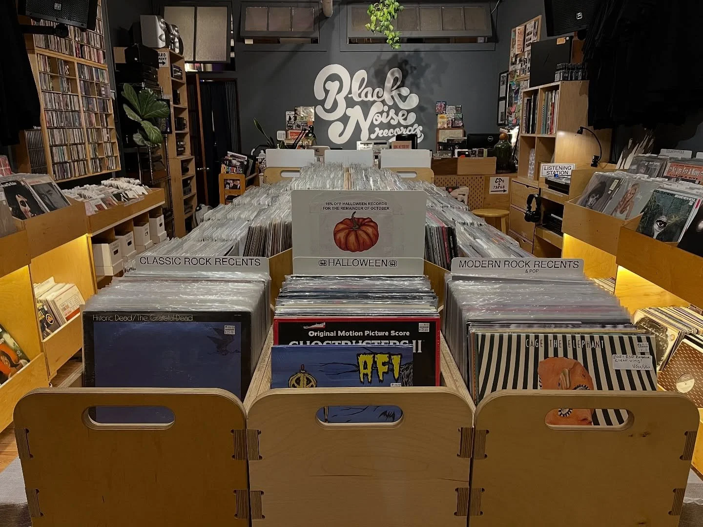 Happy Halloween 🎃 
We are offering 15% off on our Halloween section till the end of Oct to get you in the holiday spirit. Lots more to see come check us out! 
Buying and selling records, tapes, and turntables 11am to 7pm Wednesday to Sunday at 123
