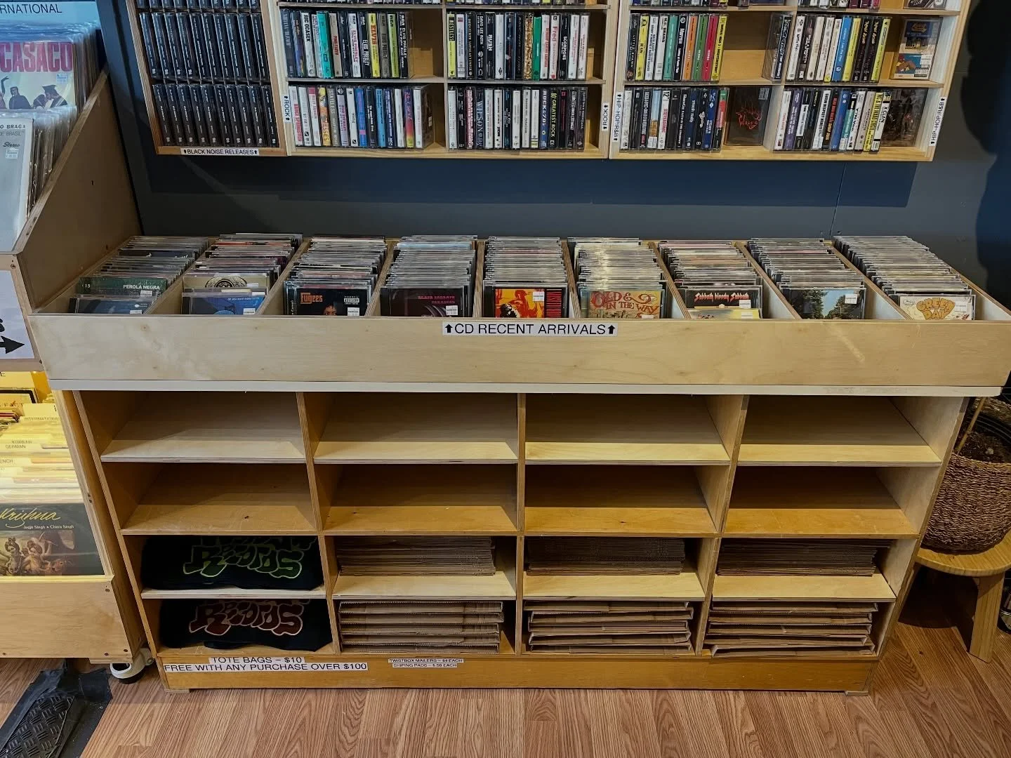 Happy Wednesday, slight update in the store ✨ 

CDs and 45s switched places. New build by @prptr8r so we can expand our CD selection 💿 Bear with us while we wait for more boxes/storage solutions but CDs will be housed underneath the top shelf on the