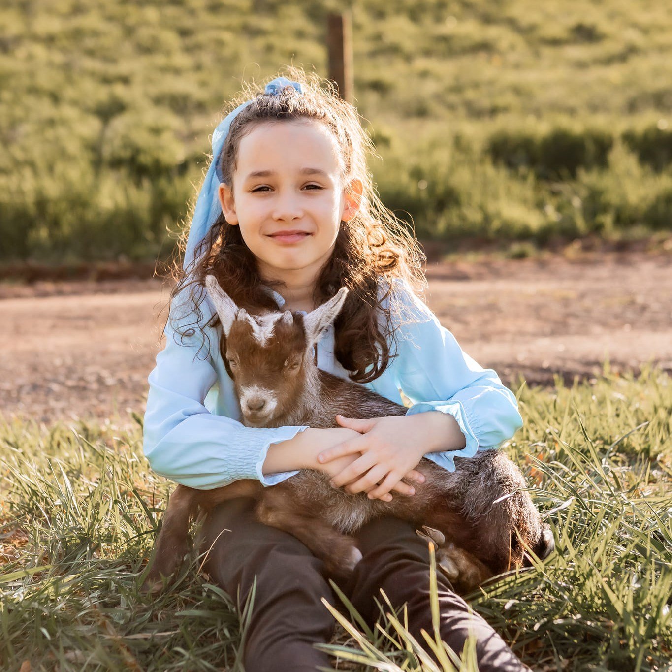 Children or baby goats, which ones will sit still the longest 🤔 🤣 

These were so much fun, I'm so glad I got to partner up with Honey Brook Farm for these!