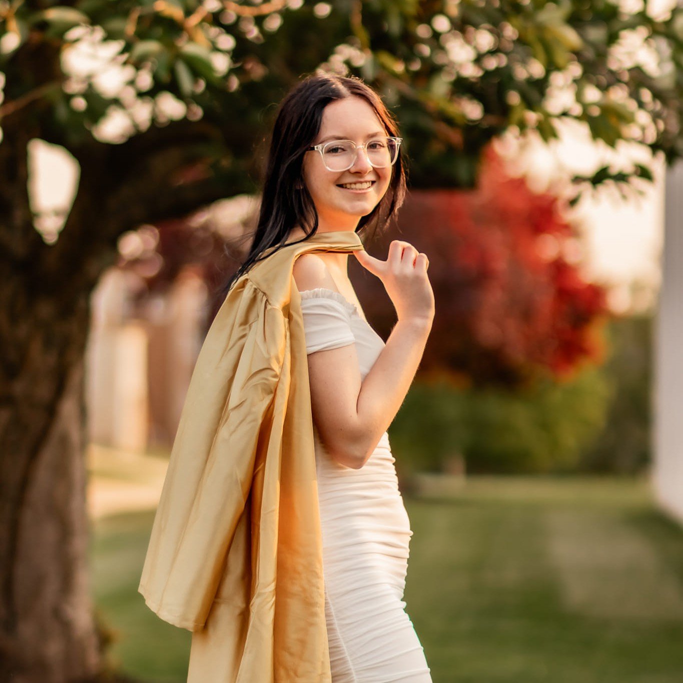 ✨️Graduation is right around the corner for highschool &amp; college!🎊
📸Book a cap &amp; gown mini! 📸
Still haven't gotten your senior pictures? 
No worries, we can do your cap &amp; gown and throw in some senior portraits as well!

Www.michalareb