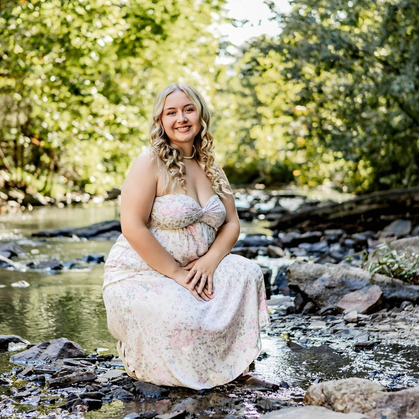 ✨ Her senior year doesn&rsquo;t stand a chance✨
Emily absolutely rocked her senior session&mdash;we captured so many gorgeous shots!

🎓 Booking Class of 2025 &amp; 2026
📸 www.michalareberphotography.com
