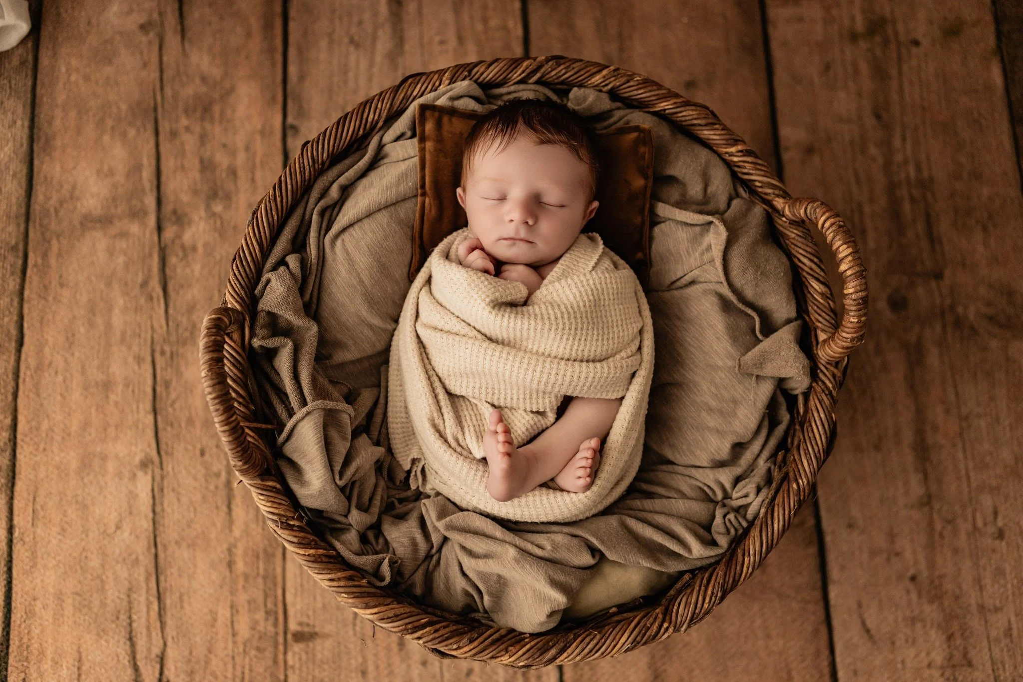 More from this little handsome man's newborn session. I have had the honor of Photographing so many baby boys this year. 💙

I can't believe I am only 2 months away from meeting my little man and getting to capture these precious moments of him. 🥰
I