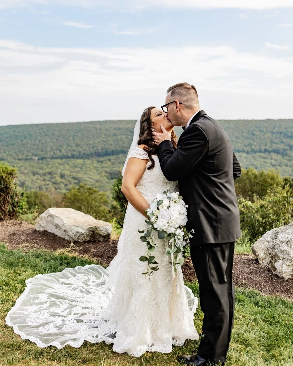The Wornhams 💍✨
Their day was filled with so much love and laughter. I&rsquo;m so honored I got to capture their forever beginning. 💕

www.michalareberphotography.com