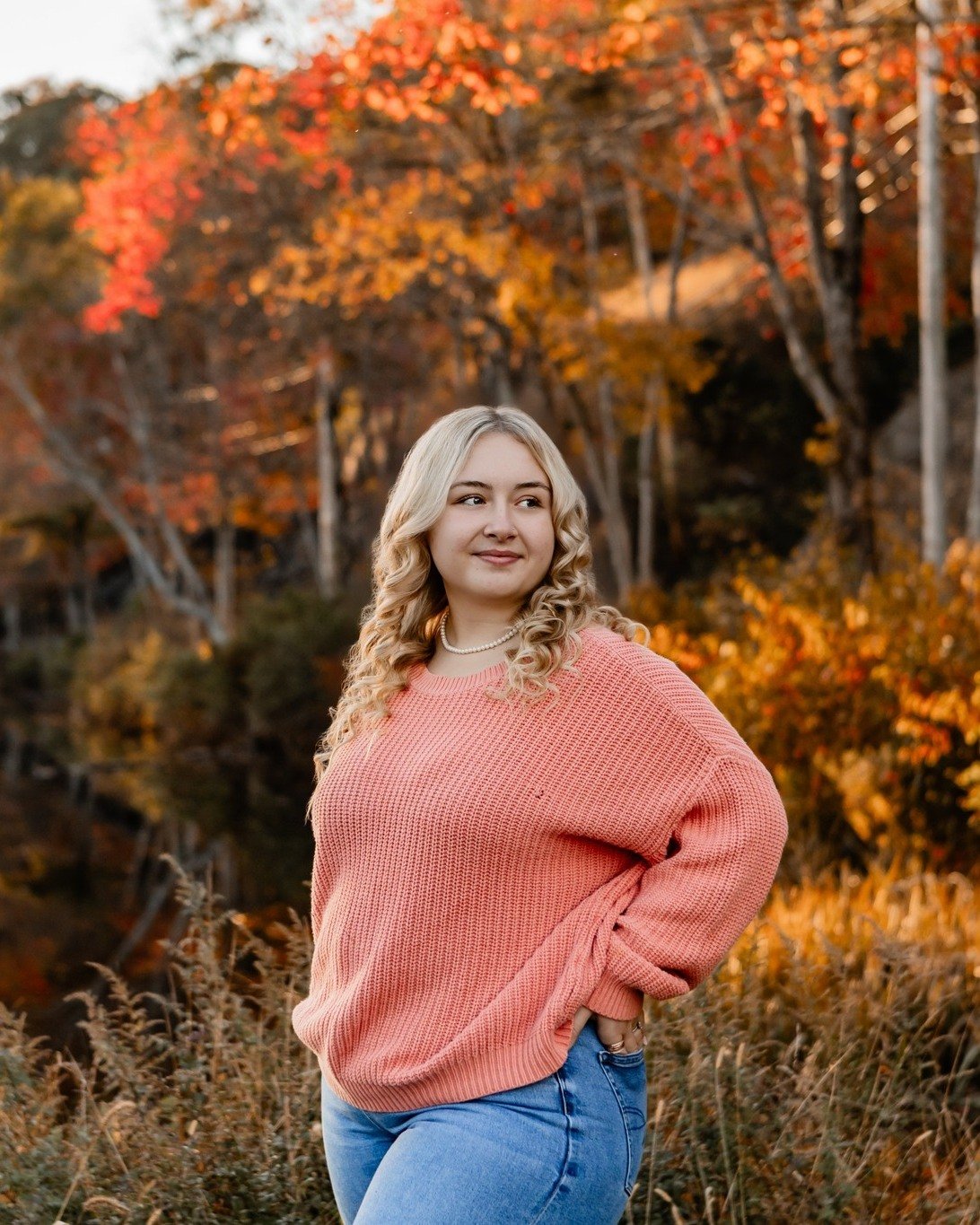 Emily | Senior ✨
Part 2&hellip; all the cozy fall vibes 🍂
I&rsquo;m never great with words, but I can say this &mdash; after just two sessions with Emily, I can already tell she&rsquo;s going to do amazing things.  She nailed her session again and t