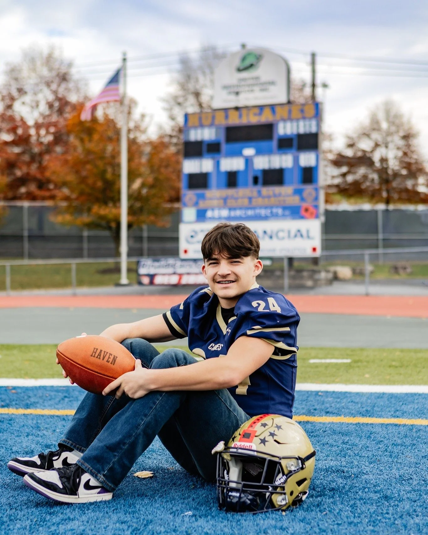 🏈🎓 Part 1
Its always a pleasure capturing a Haven Senior! Haven is my Alma Mater and it will always hit a special spot when capturing here.
💙💛

https://www.michalareberphotography.com/seniors