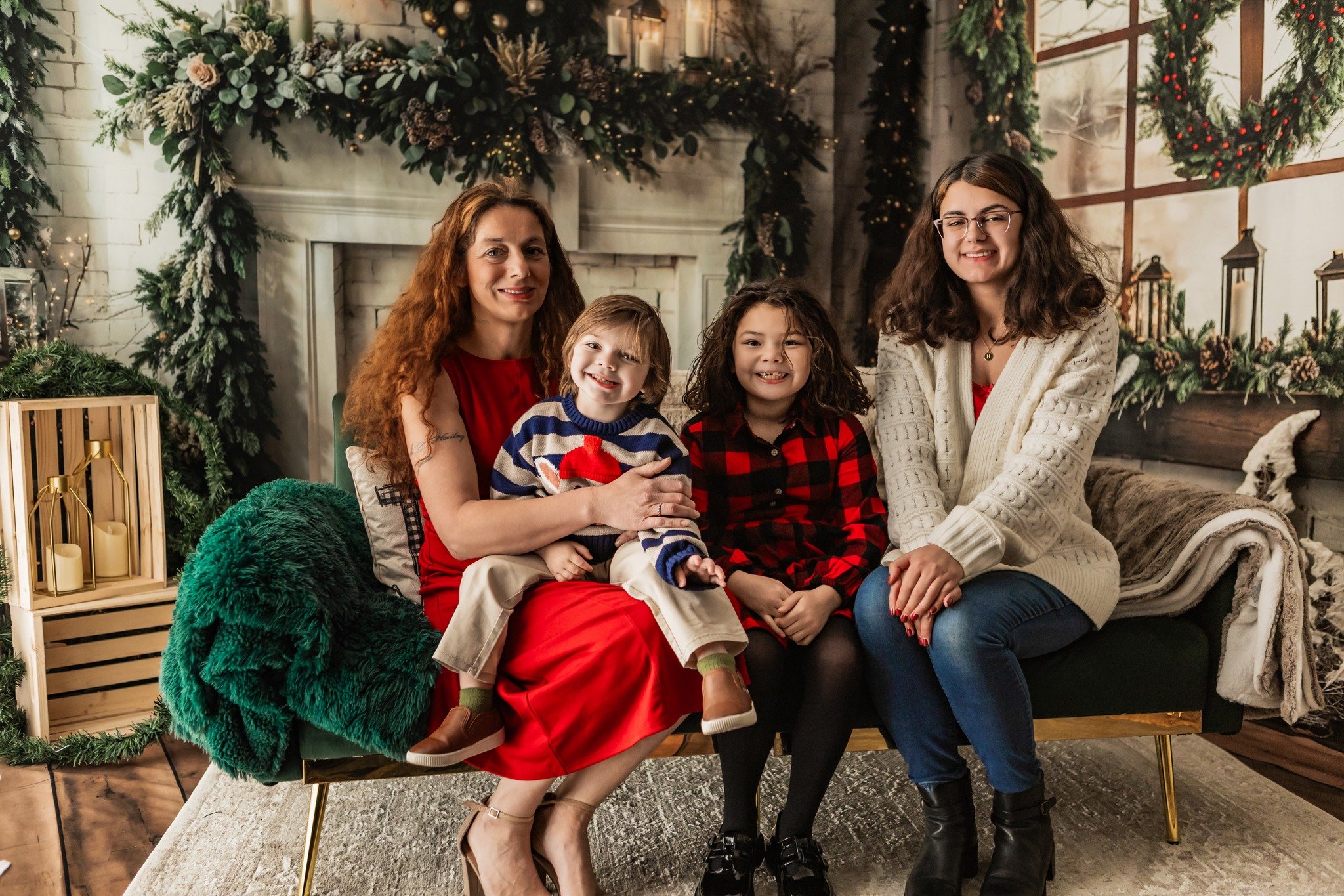 The Moyer's 🥰🎁
www.michalareberphotography.com