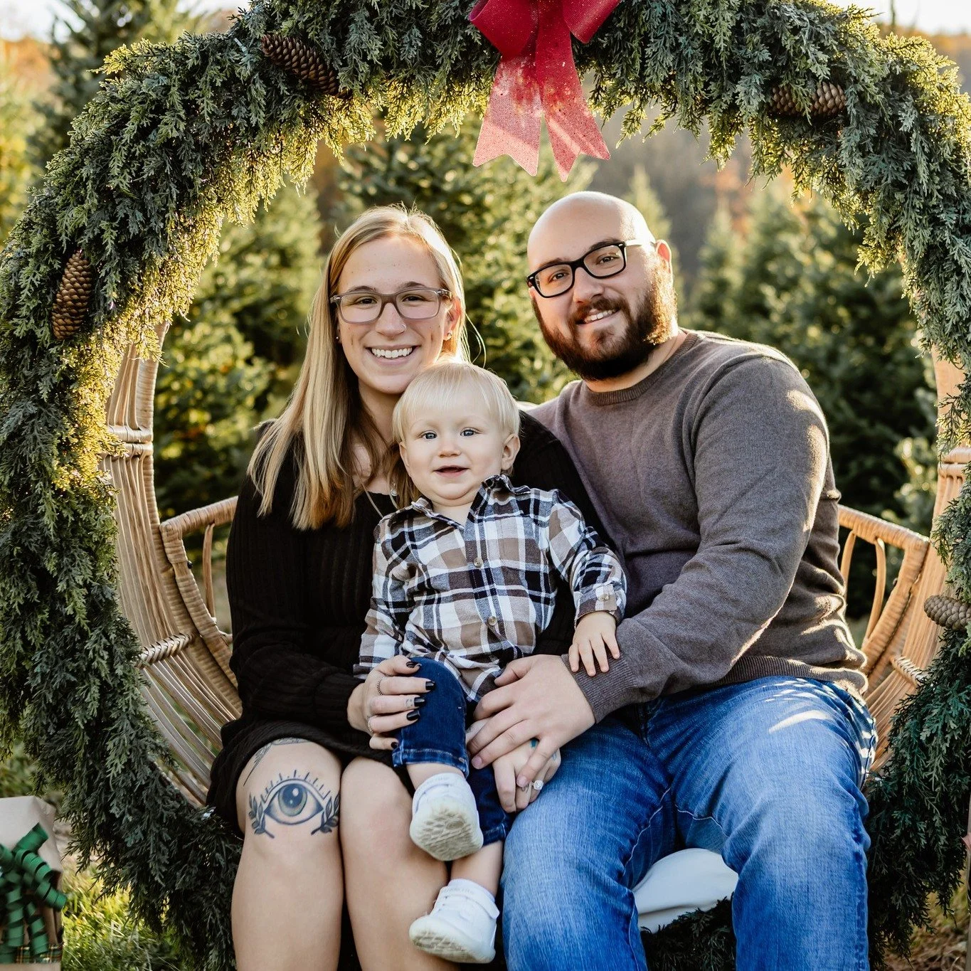 Ashlee, Danny &amp; Liam 🥰🌲
www.michalareberphotography.com