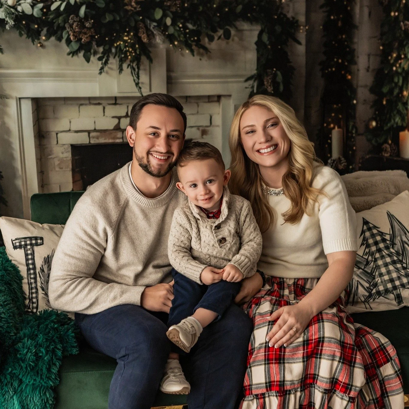 The Vaz's 🥰✨☕
 I seriously can not get over how stinking cute my cocoa mini's were this year!!
www.michalareberphotography.com