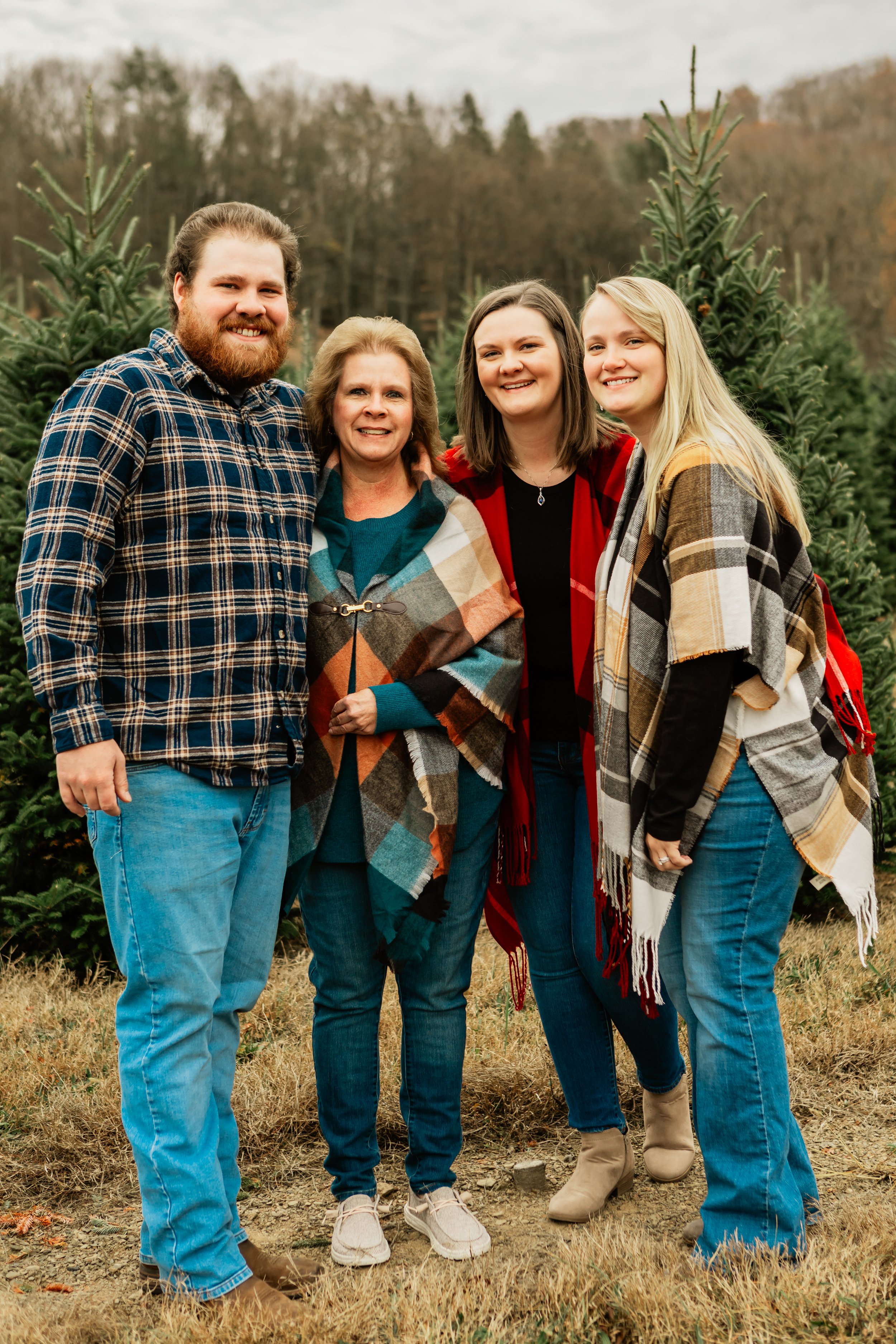 Biever-Raymond-Family-Tree Farm-November 2024 (59 of 165).jpg