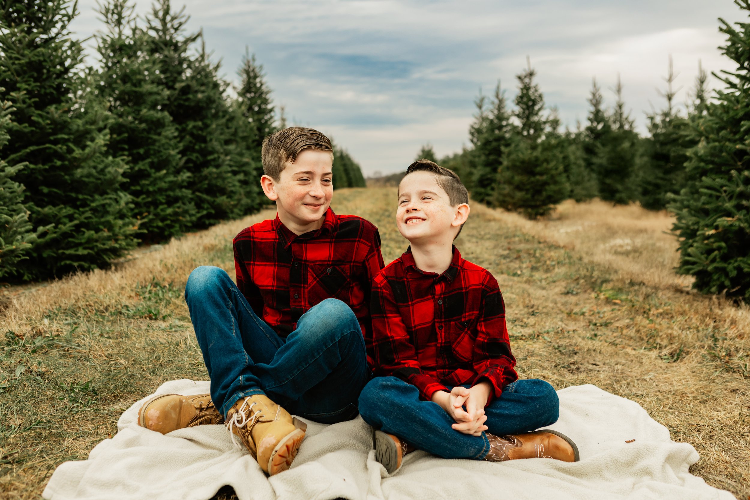 Biever-Raymond-Family-Tree Farm-November 2024 (40 of 165).jpg