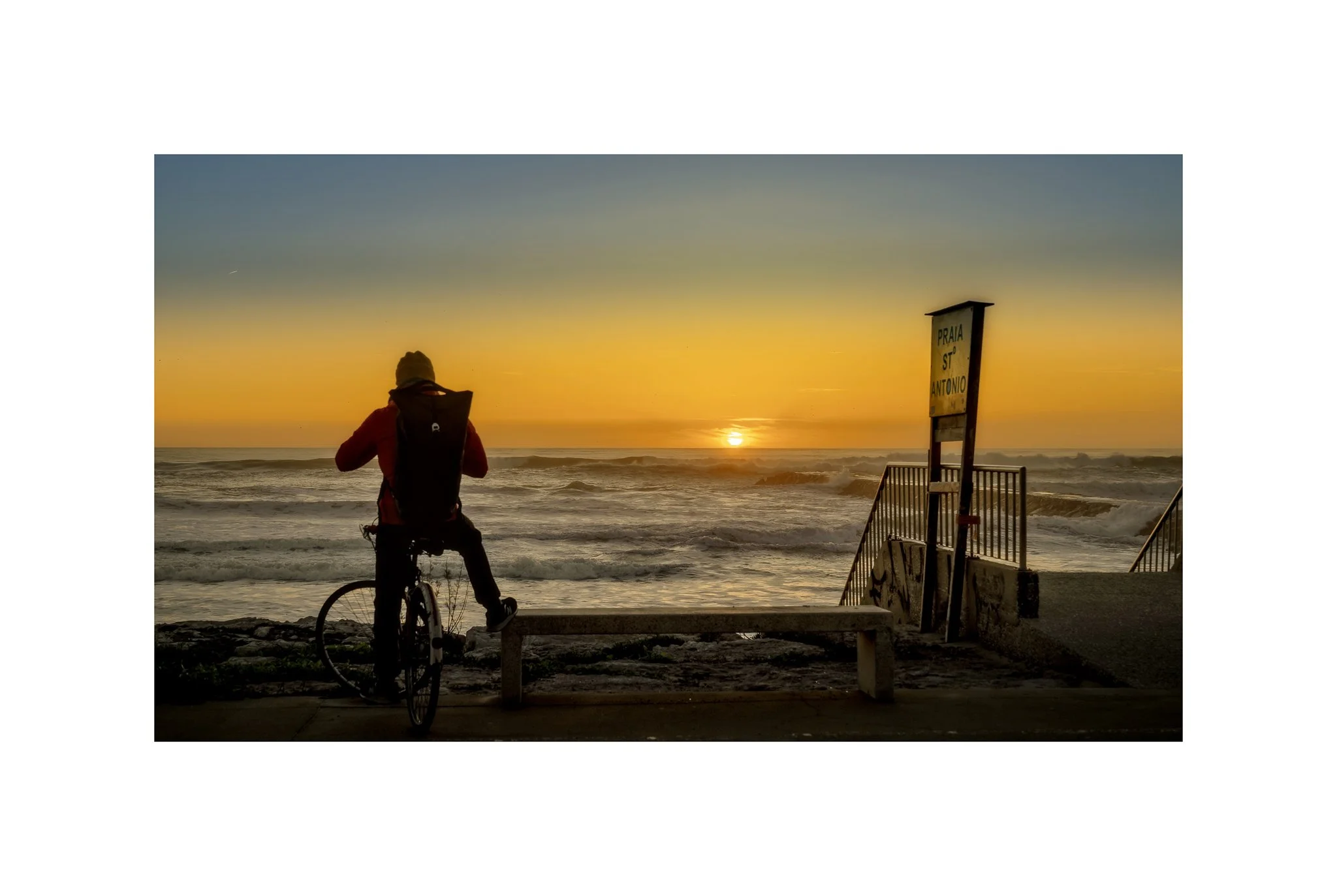 Costa da Caparica - (Vêr o Pôr do Sol, Bicicleta 24 A) (30x45)
