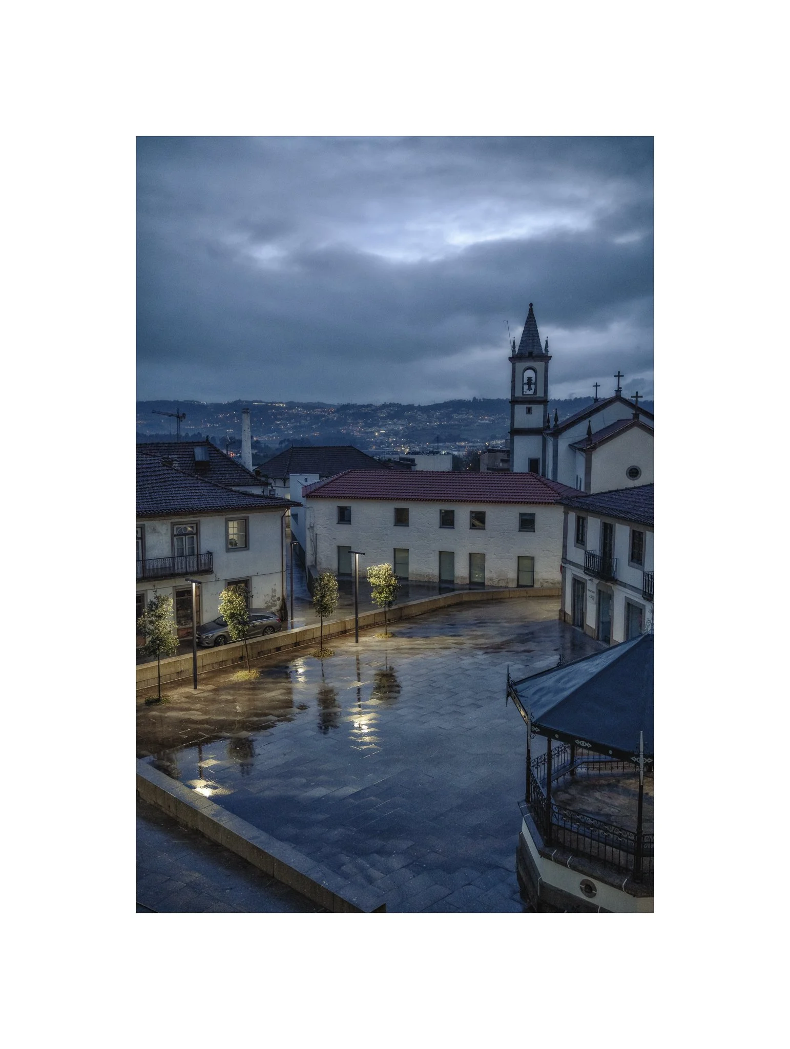 Felgueiras - (Largo, Chuva 12 B) (30x40) 