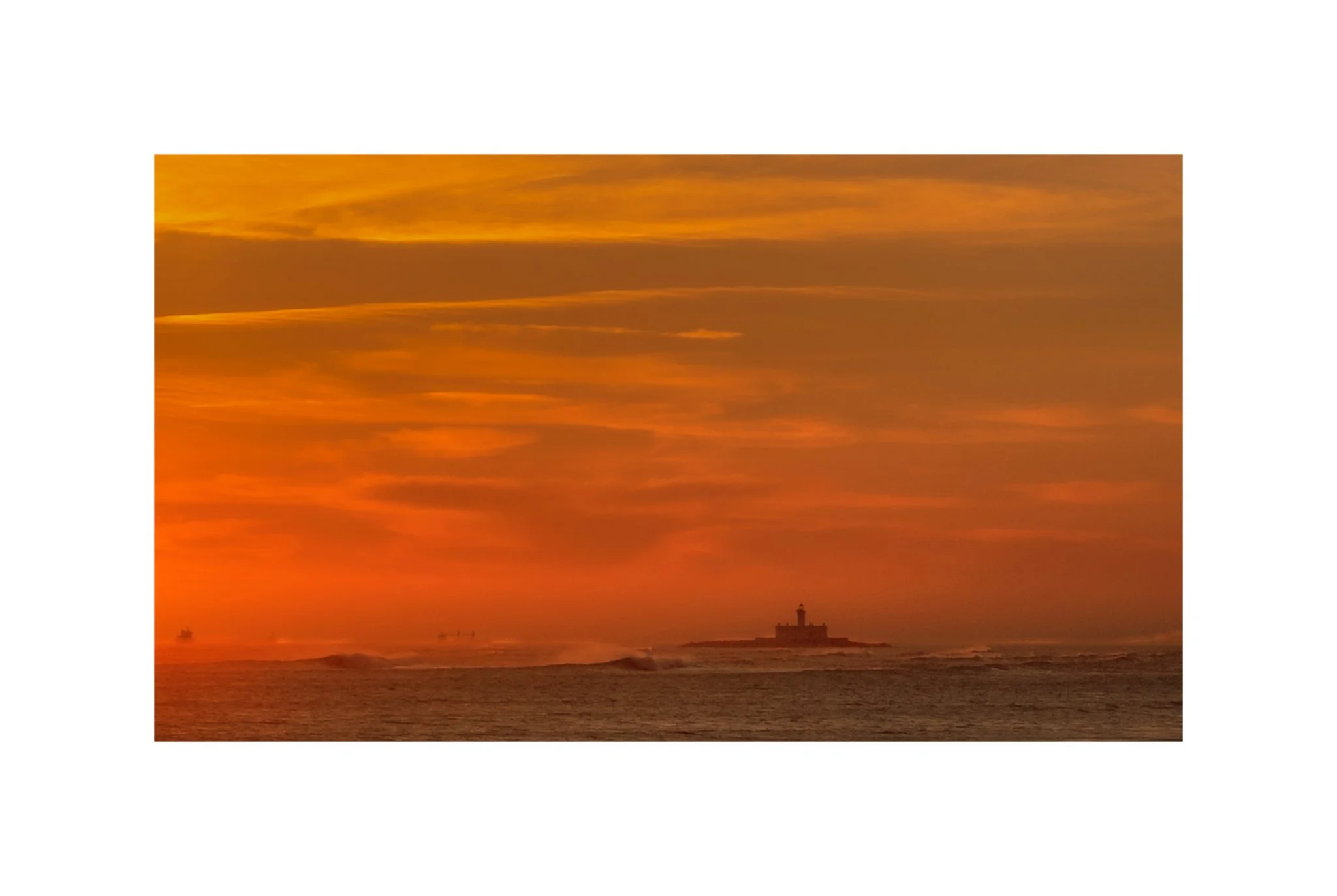 Costa da Caparica - (Pôr do Sol, Vermelho, Bugio 33 A) (30x45)