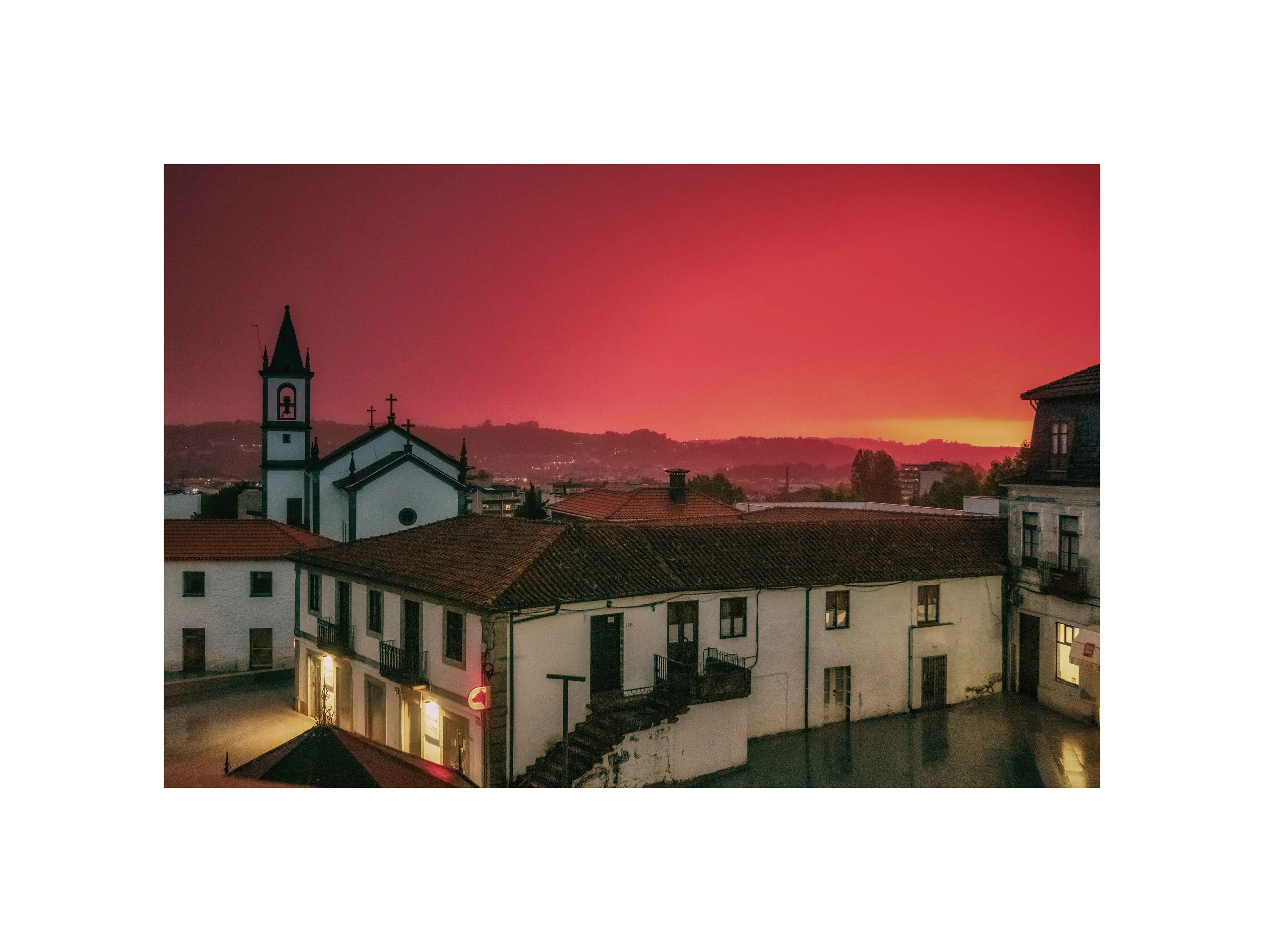 Felgueiras - (Largo, Céu Vermelho 14) (30x40) 