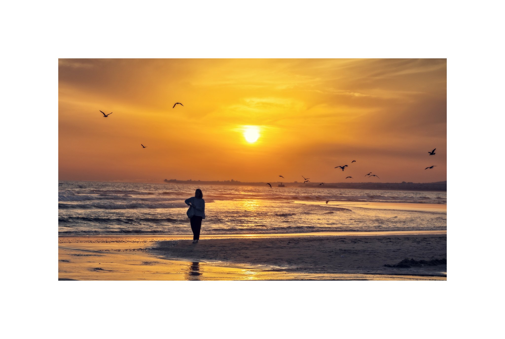 Costa da Caparica - (Pôr do Sol, Mulher 28 BA) (30x45)