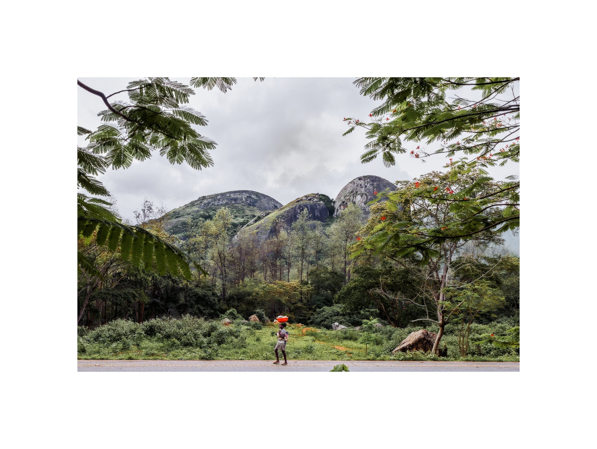 Angola - Conda (Mulher na Estrada 12) (30x40)