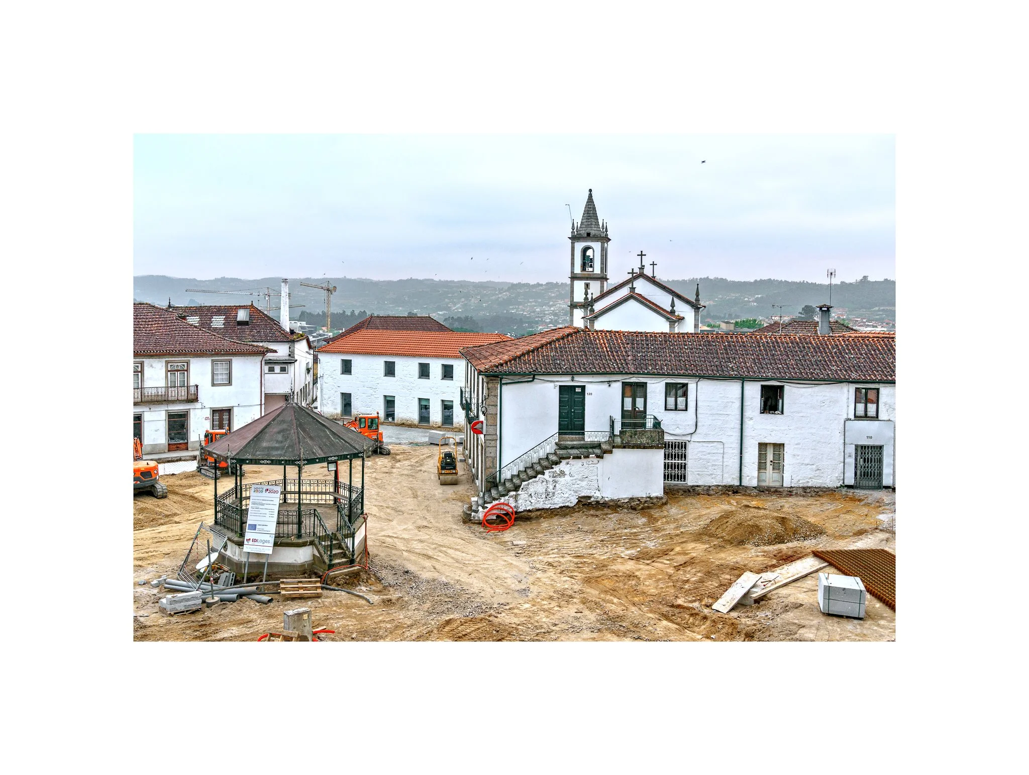 Felgueiras - (Largo, Tília 18) (30x40)