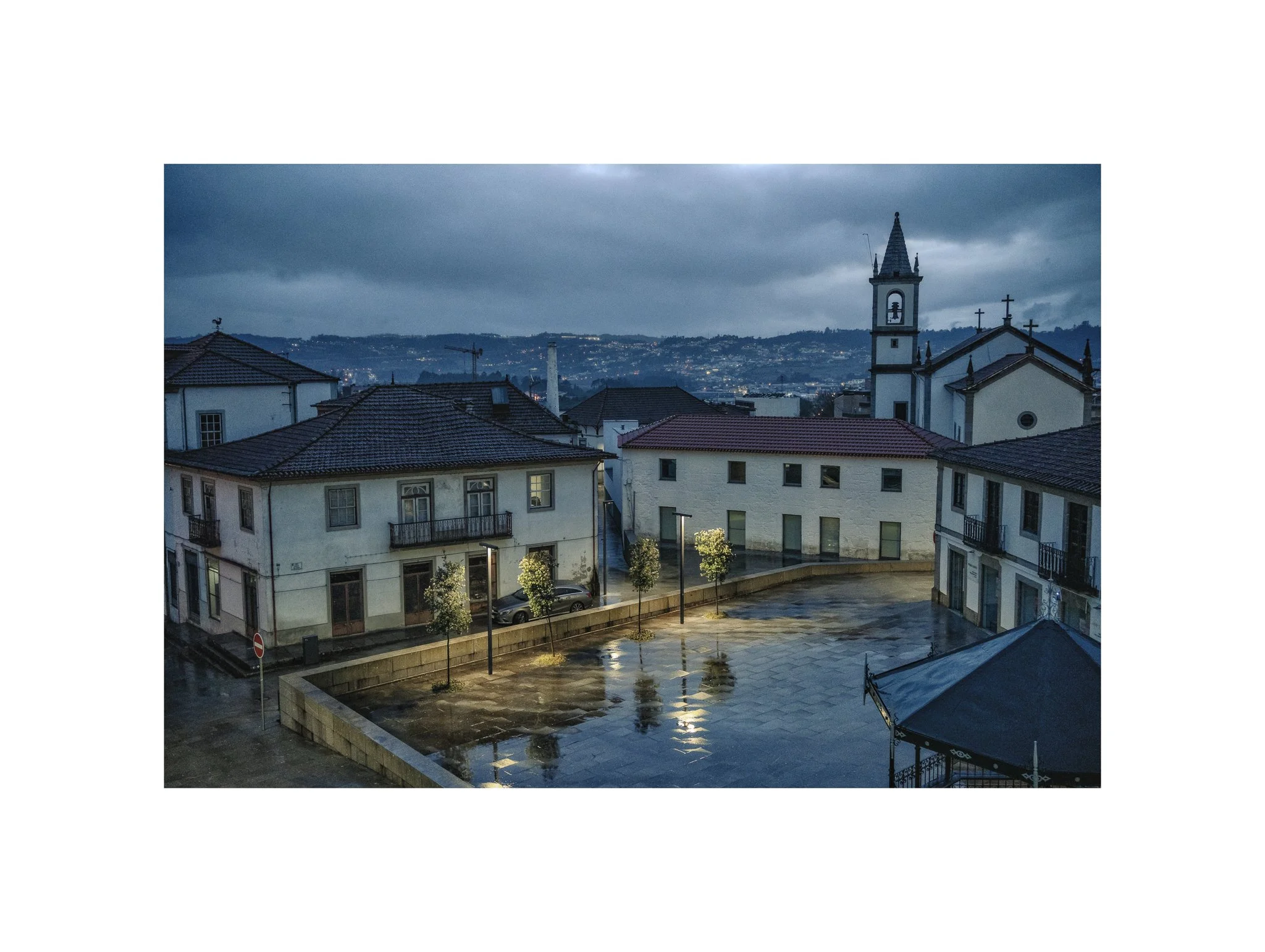 Felgueiras - (Largo, Chuva 12) (30x40) 