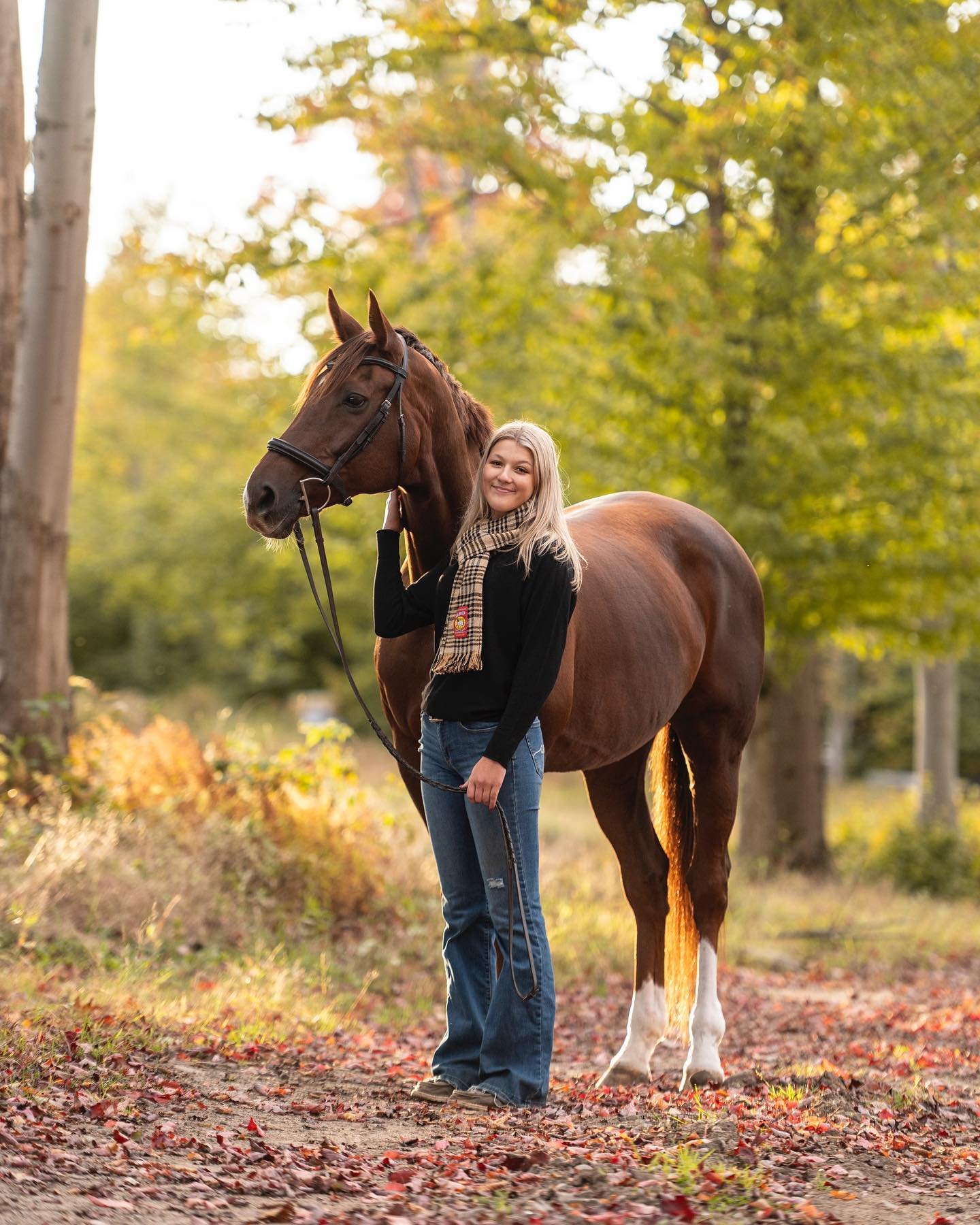 Peyton &amp; Kinsley ✨🍂
.
We had the most gorgeous fall weather for this session!! 
.
.
#equinephotography #horsephotographer #equestrianphotographer #equestrianlife #upstateny #autumninnewyork
