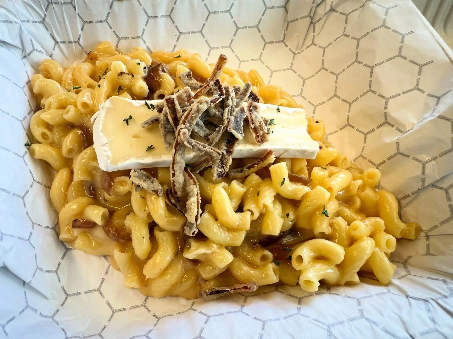 Some fun fall specials on the cart this weekend!
First is a Sweet Potato Brie Mac & Cheese with Caramelized Onions! Only $10 for an incredibly decadent Mac!
Second is a Dairy Free Chicken & Artichoke Pot Pie with a chicken & white wine