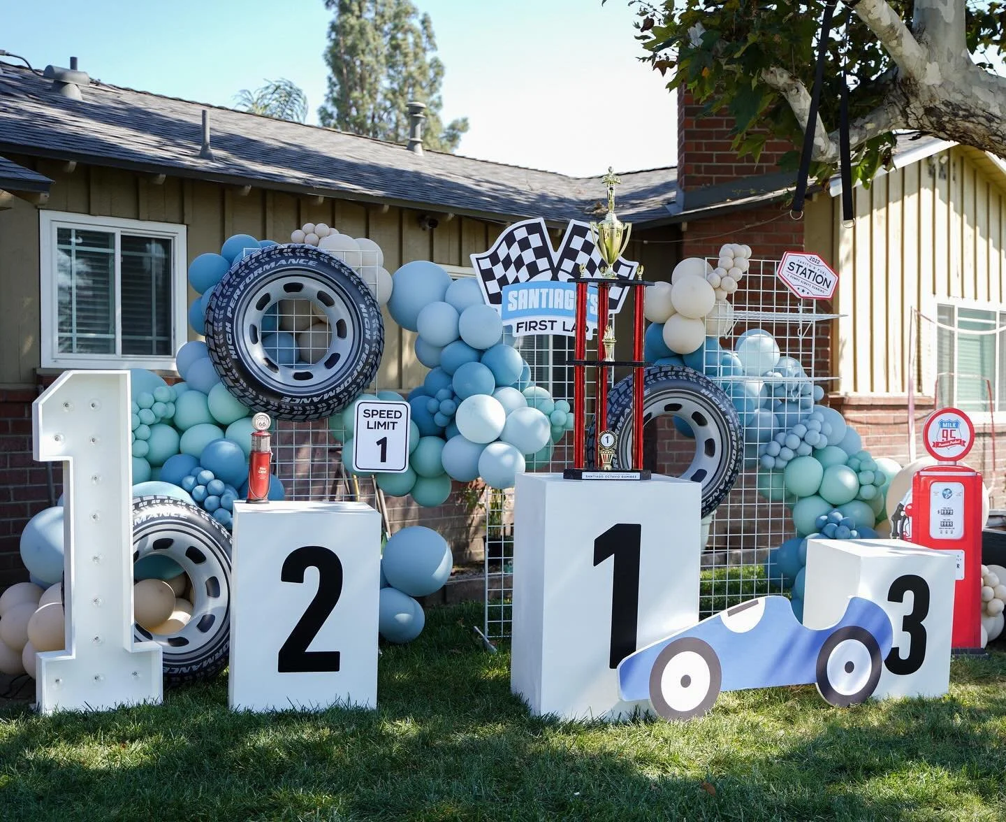 Ready to rev your engines and see the grand finale of our race car-themed birthday balloon setup? 🏁🏎️💨 Join us as we take a victory lap through the final highlights of Santiago&rsquo;s celebration! Check out the tire-squealing excitement as we rev