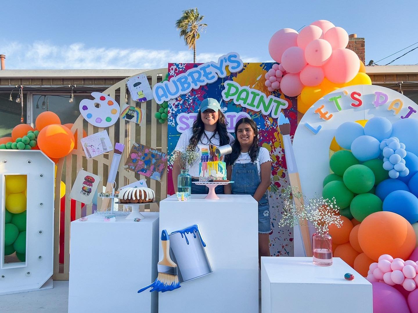 Even though I love all my clients, this one is definitely my favorite 🥰 My goddaughter turned the big 1-0 and asked if we could work together on her birthday setup 🥹

We threw her a paint party a couple of years ago for her 4th birthday, and to my 