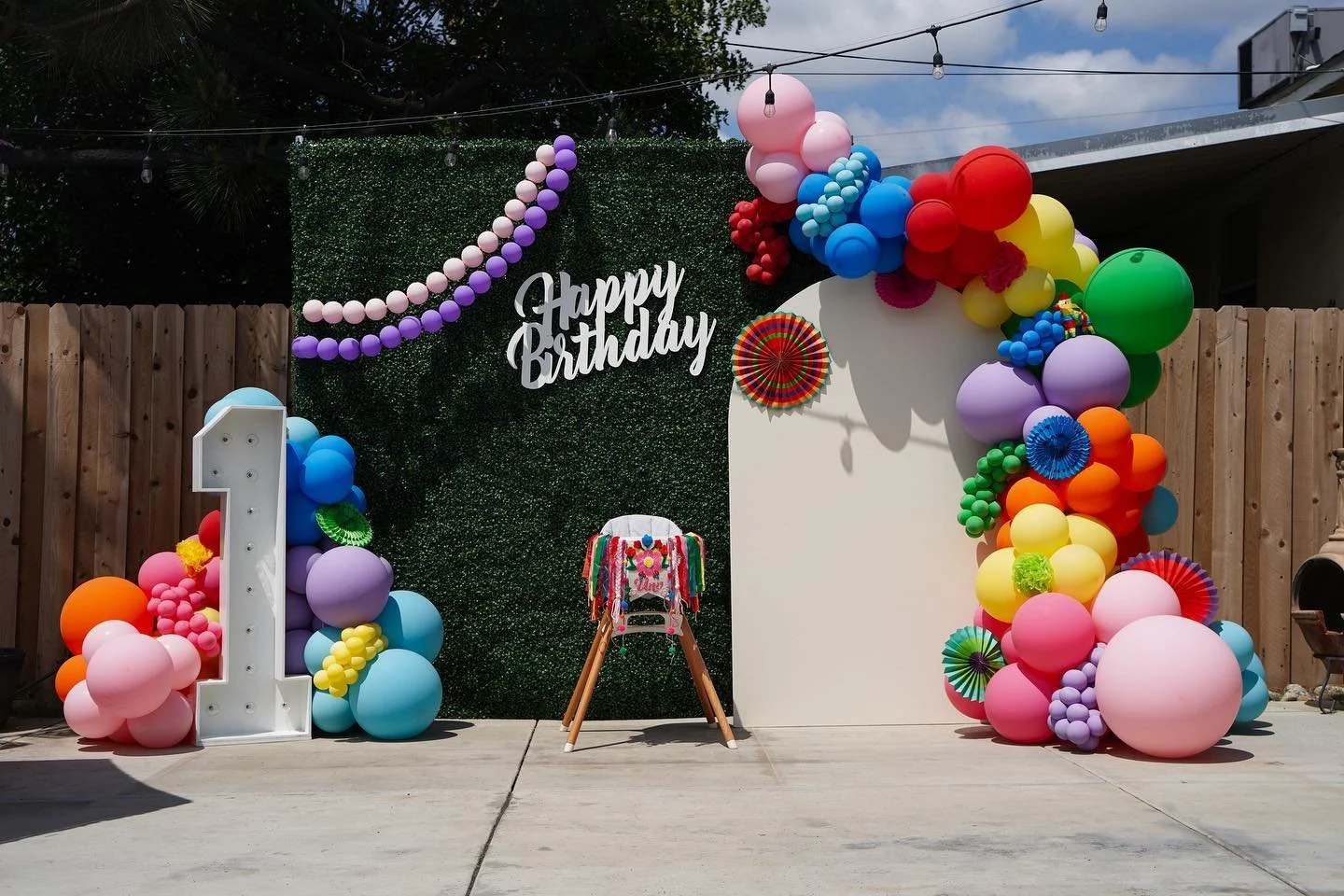 Let&rsquo;s fiesta! 🪅💃🏽

I&rsquo;ve always loved all of the aesthetics of fiestas. From the papel picado, to the vibrant colors&mdash;there is no denying the energy that these celebrations bring. 

#firstbirthday #fiesta #birthdayparty #1stfiesta 