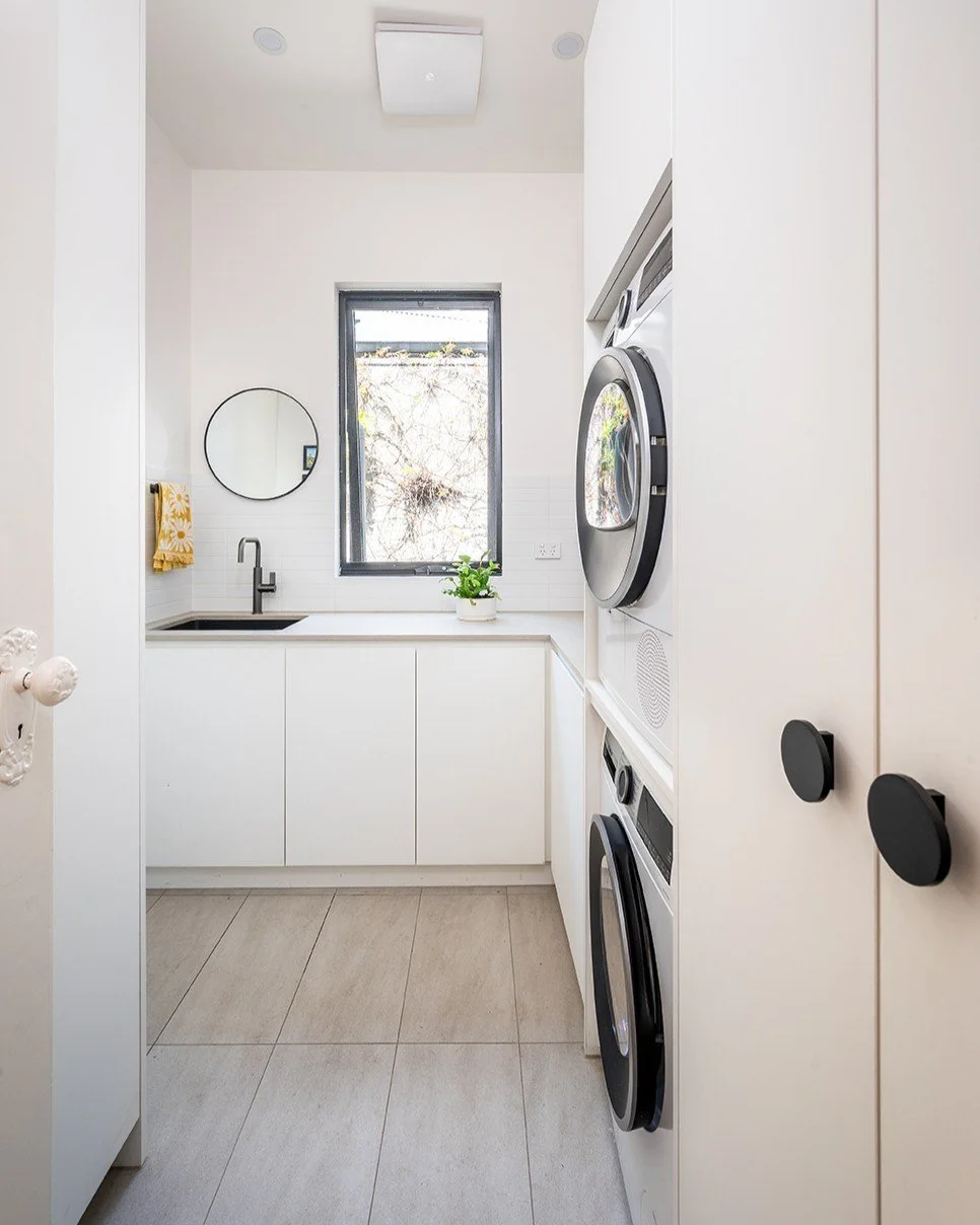 A refined little workhorse.
A modern laundry refresh that proves small spaces can still feel great.  Crisp finishes and simple detailing keep it clean, modern, and quietly functional.

Design: @westvalentine_design
Photography: @timturnerphotographer