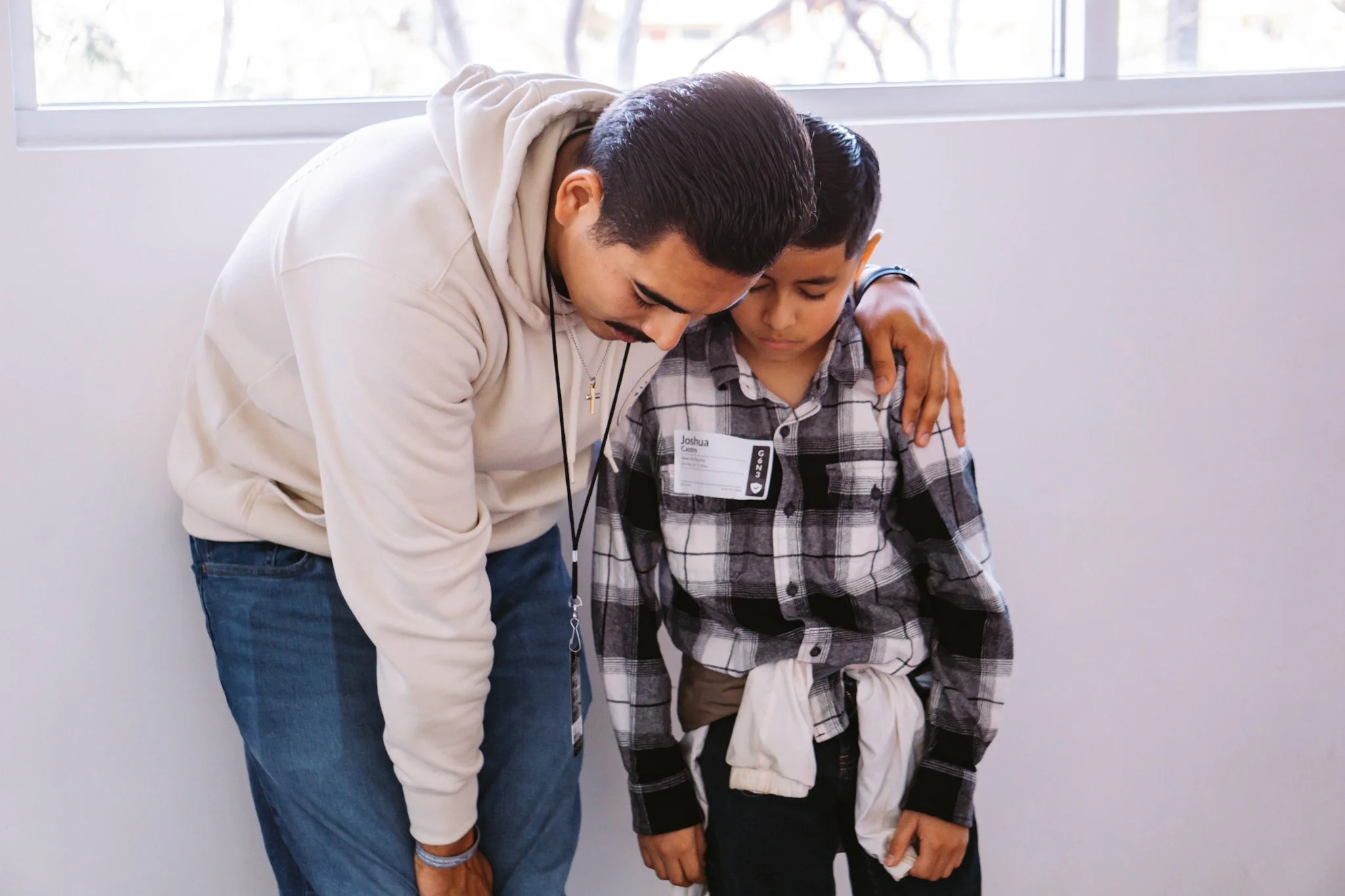 Kids leader praying with a kid