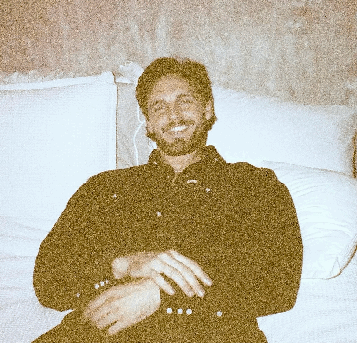 Logan Seagull's Sonic Sanctuary: Exploring 'yours' and the Fusion of Soft Indie and R&B
