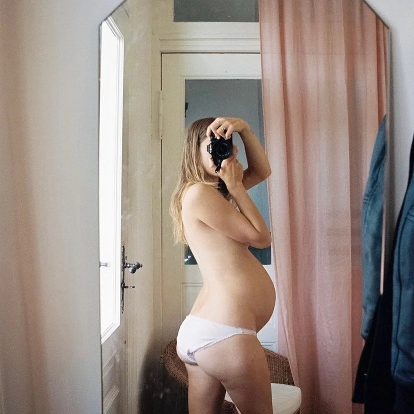Grossesse : comment ralentir et te reconnecter à toi quand tout s’accélère ?