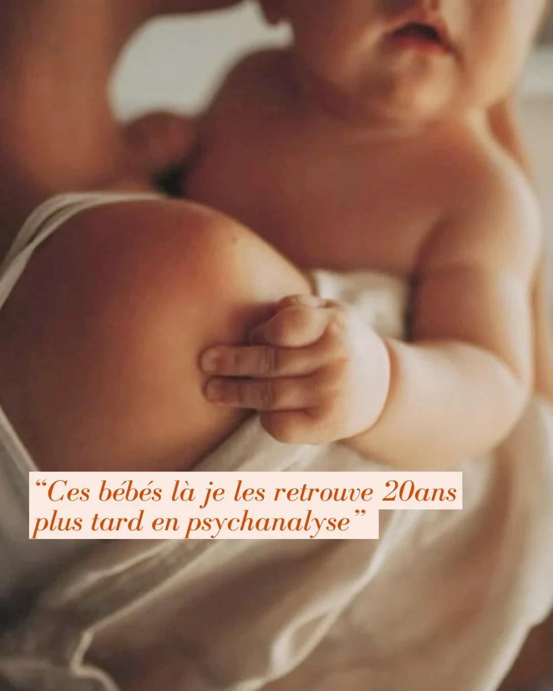 Je crois profond&eacute;ment que les mots autour de la naissance comptent.

Parce qu&rsquo;ils peuvent soutenir une femme&hellip; ou lui laisser croire qu&rsquo;elle a rat&eacute; quelque chose.

Pendant une formation en p&eacute;rinatalit&eacute;, j