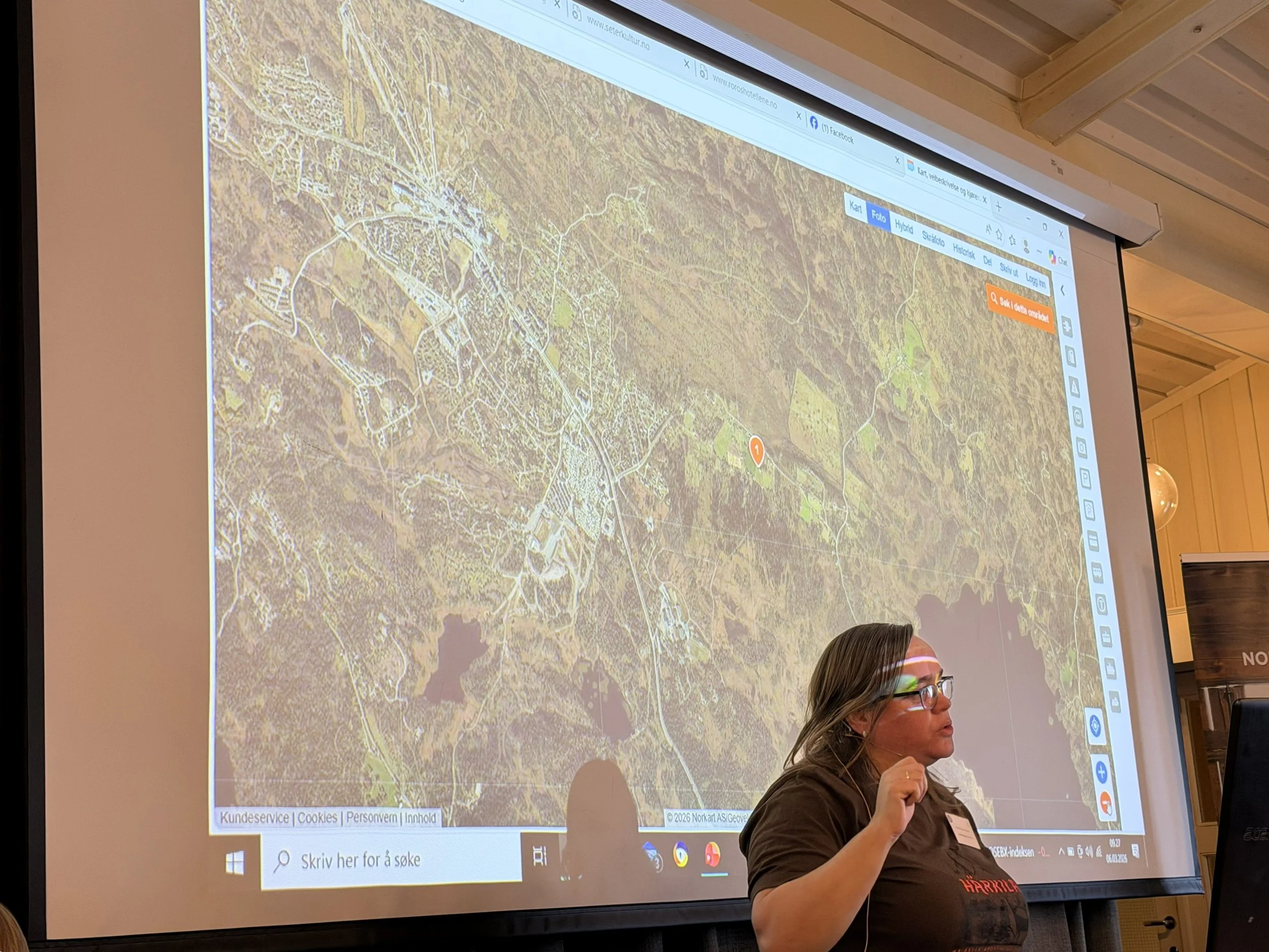  Seterbruker Ingvild Oldre Heggom fortalte om viktigheten av utmarksbeite som en del av gårdens ressursgrunnlag i fjellet og potensialet for konflikt ved beitebruk i turistområder. 