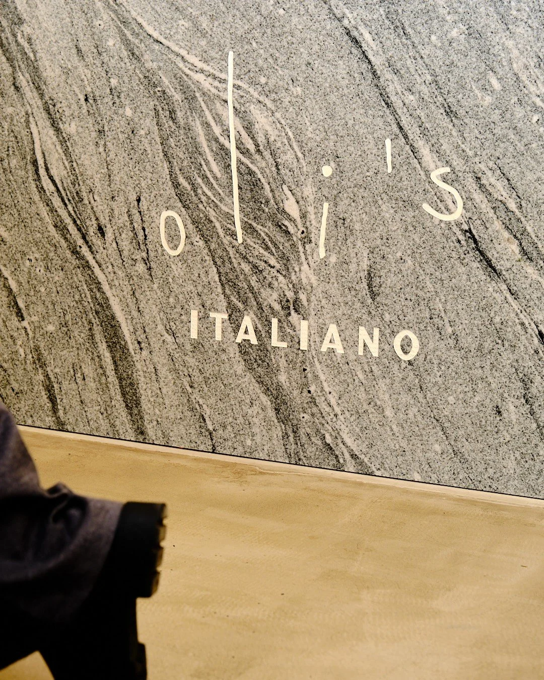 Tutto passa 

Každ&yacute; projekt beriem osobne &mdash; od prv&eacute;ho n&aacute;črtu až po fin&aacute;lnu realiz&aacute;ciu. Od v&yacute;beru kameňa až po jeho detailn&uacute; mont&aacute;ž. Keď som prv&yacute;kr&aacute;t videla Alanov n&aacute;vr