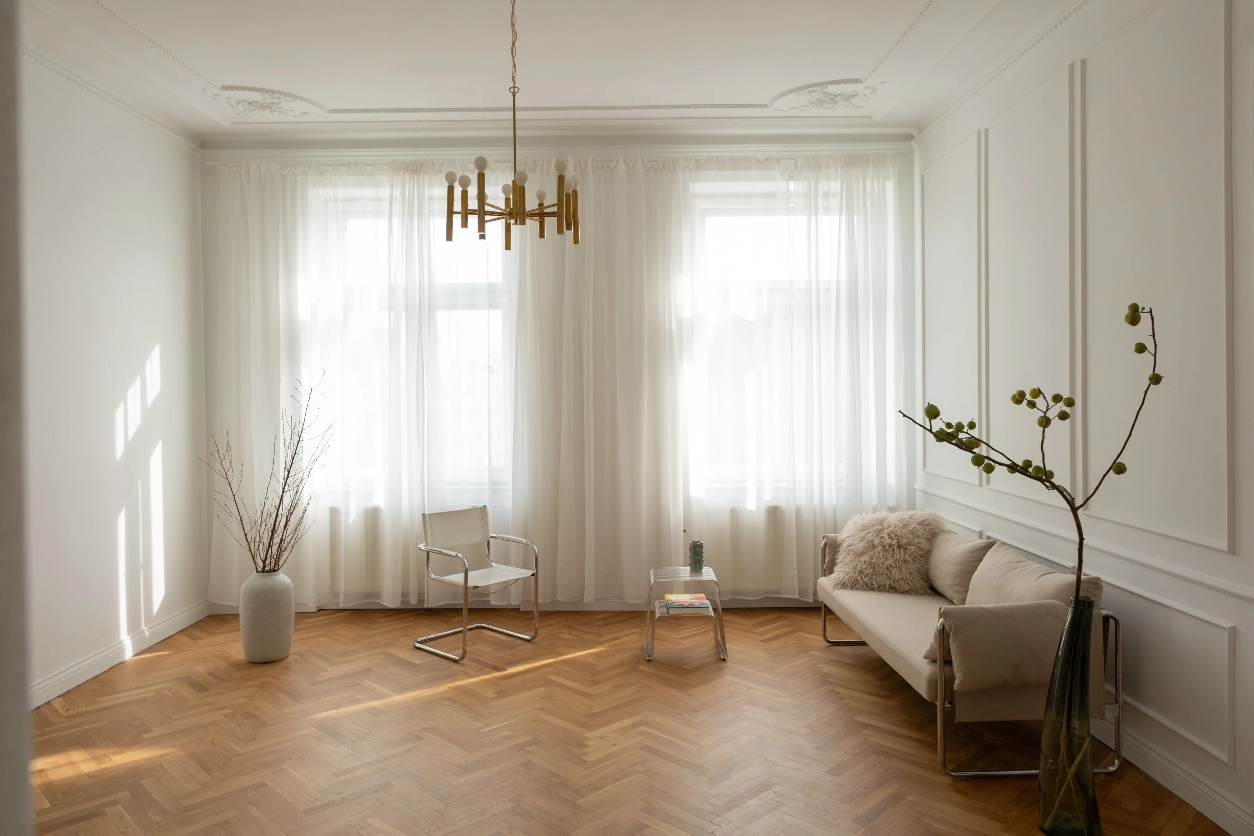 Sala 1 studia fotograficznego Piękna w Warszawie z dużymi oknami i naturalnym światłem