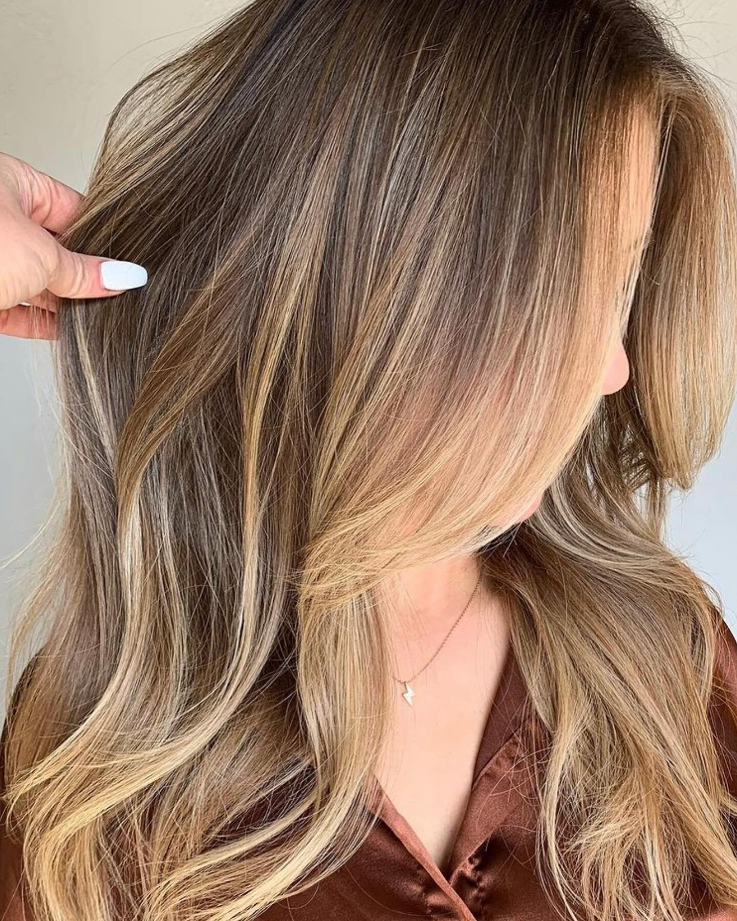 We are here for this balayage🤩
.
.
.
#brentwoodsalonstylist #nashvillehairstylist #beyourownlegacy #parlour3 #balayage