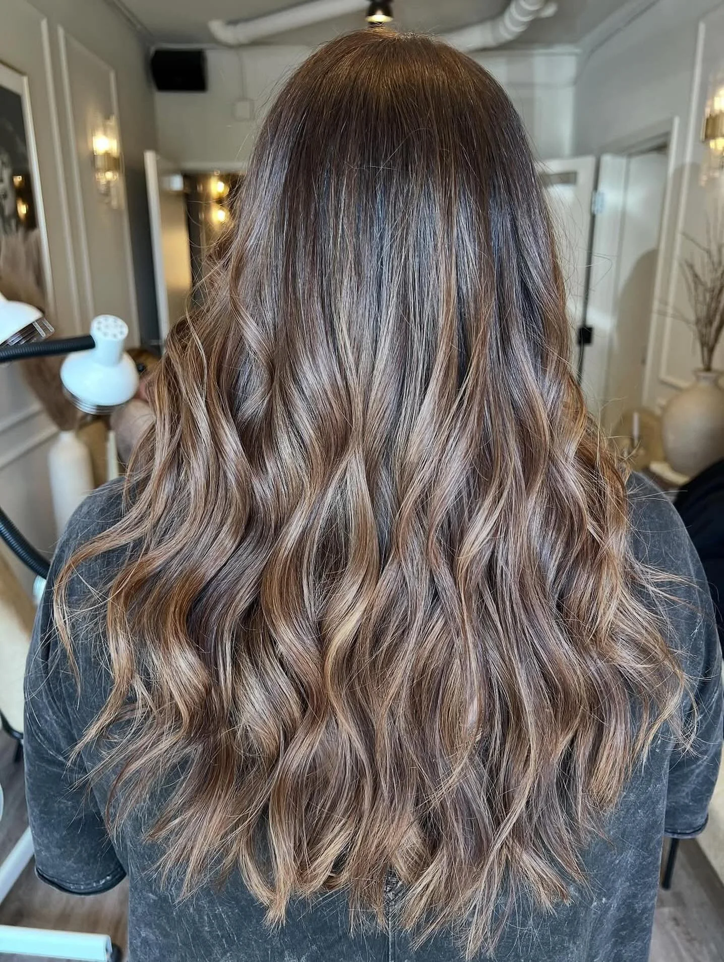 @wilderhair is making sure the girls step into fall with the most gorgeous hair 🍂✨

#healthyhair #hairstylist #luxurysalon #brentwoodtn #nashvillehair #nashvillesalon #nashvillestylist #nashvillehairsalon #nashvillehairgoals