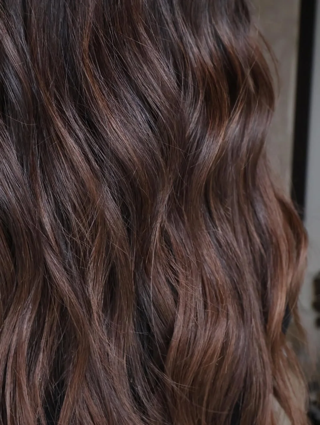 This brunette needed her close up &mdash; no question. 😫✨ x @hairbykaseyslattery 

#healthyhair #hairstylist #luxurysalon #brentwoodtn #nashvillehair #nashvillesalon #nashvillestylist #nashvillehairsalon #nashvillehairgoals