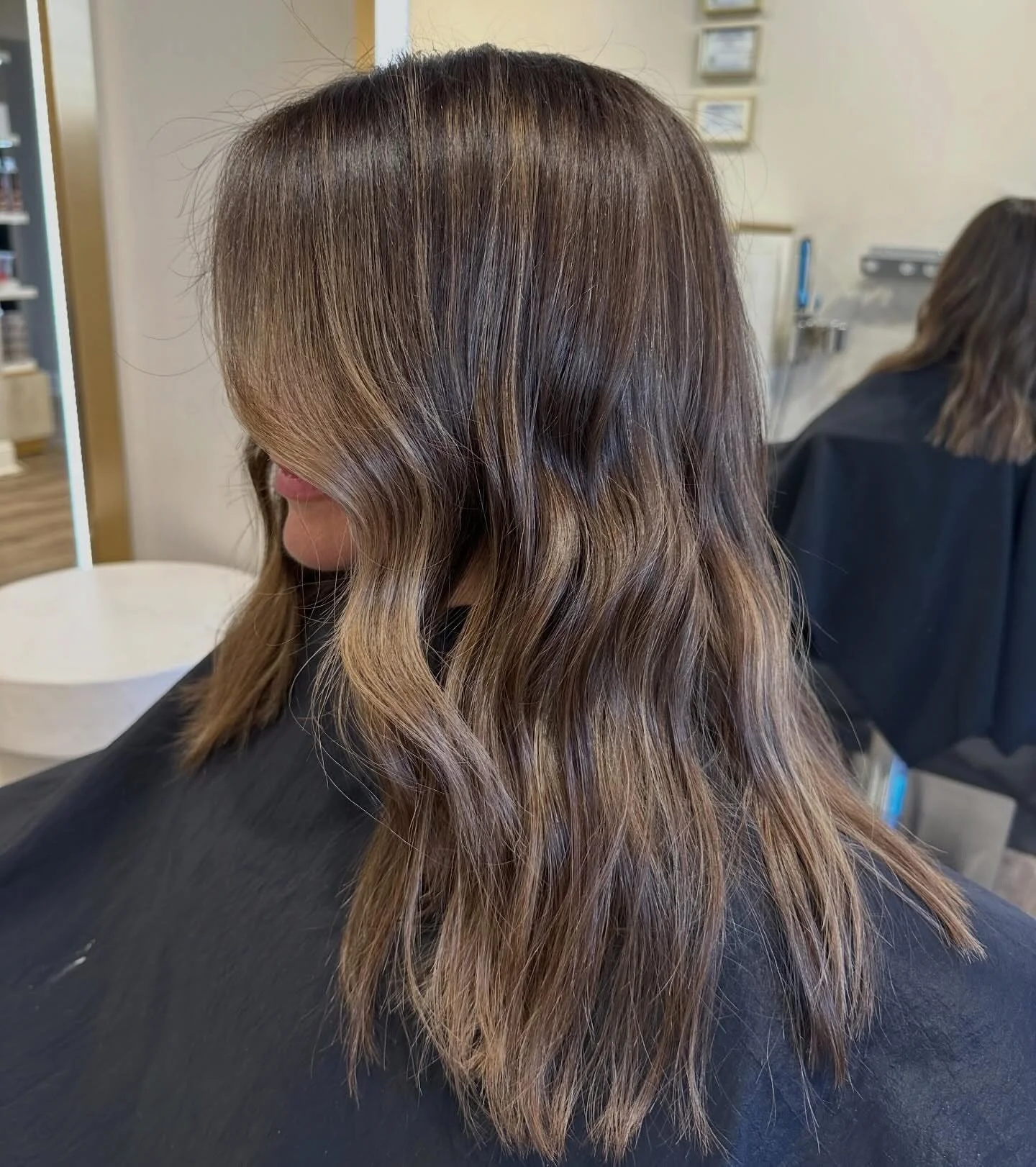 Low effort, high glow brunette 🪩 x @hairbykatelin_ 

#healthyhair #hairstylist #luxurysalon #brentwoodtn #nashvillehair