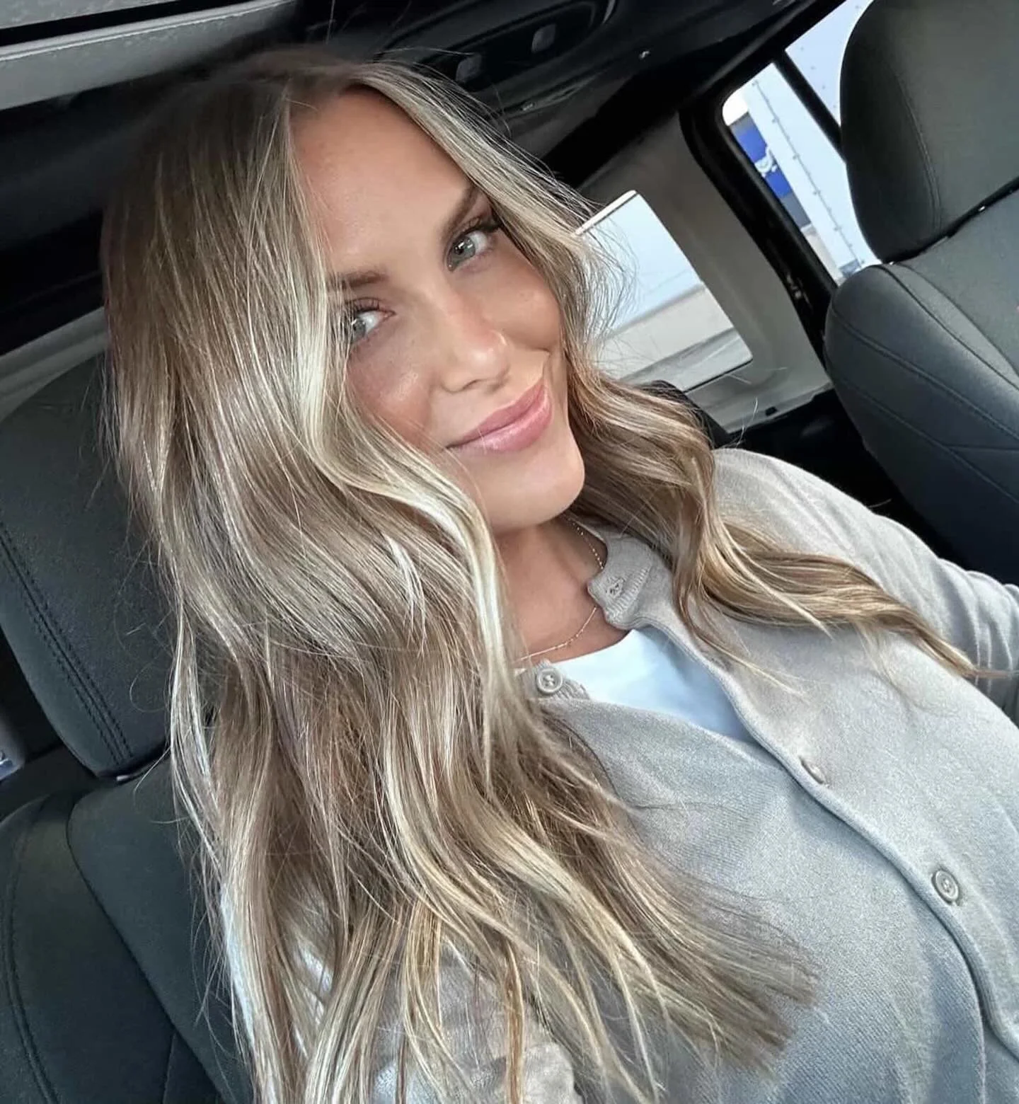 Nothing better than a post appointment pic 😍 x @hairbykatelin_ 

#healthyhair #hairstylist #luxurysalon #brentwoodtn #nashvillehair