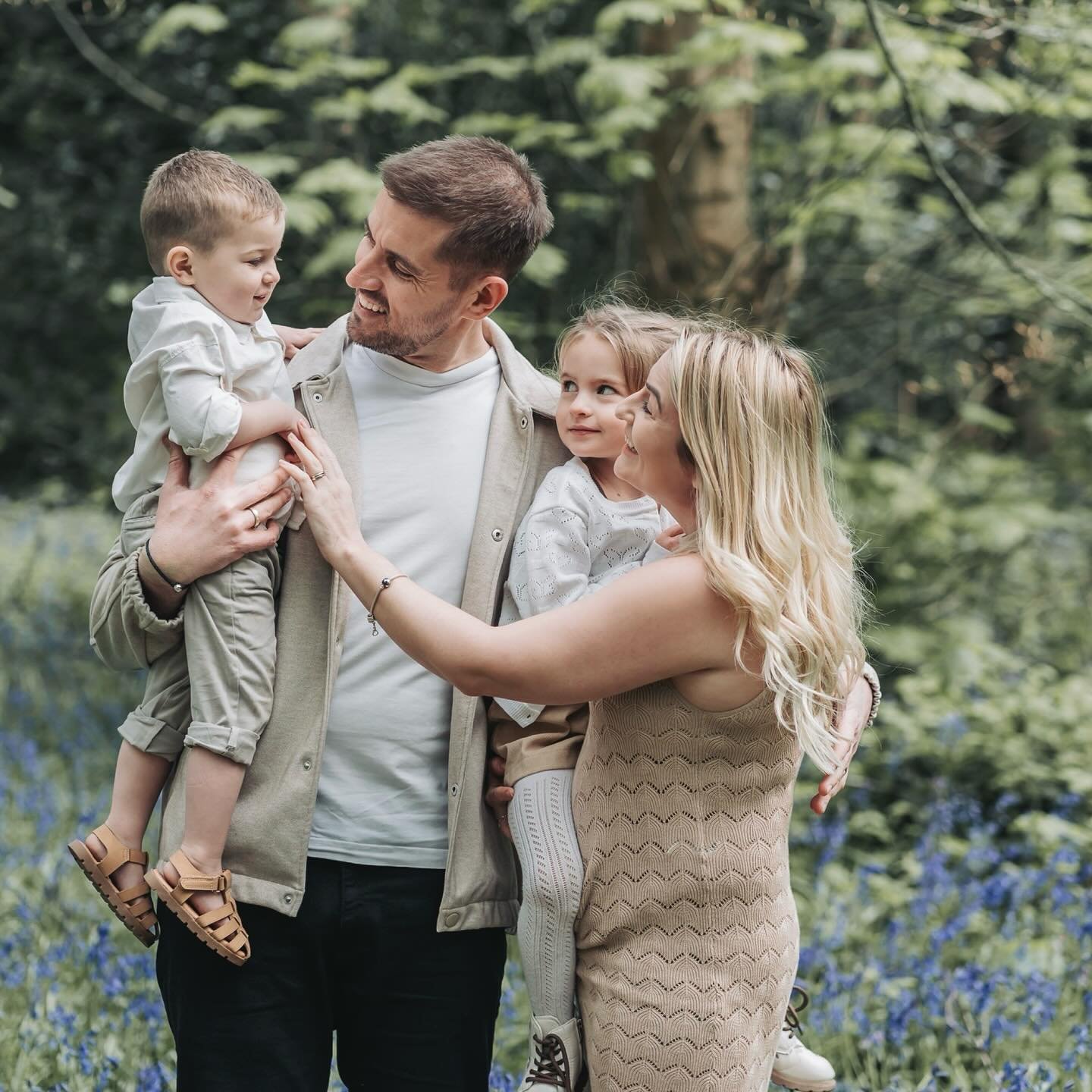 // Spring has (finally) sprung //

It&rsquo;s been so good to get outside these past couple of weeks for lots of lovely family and engagement sessions including this one! Today&rsquo;s sunshine has made me so excited for many more outdoor sessions th