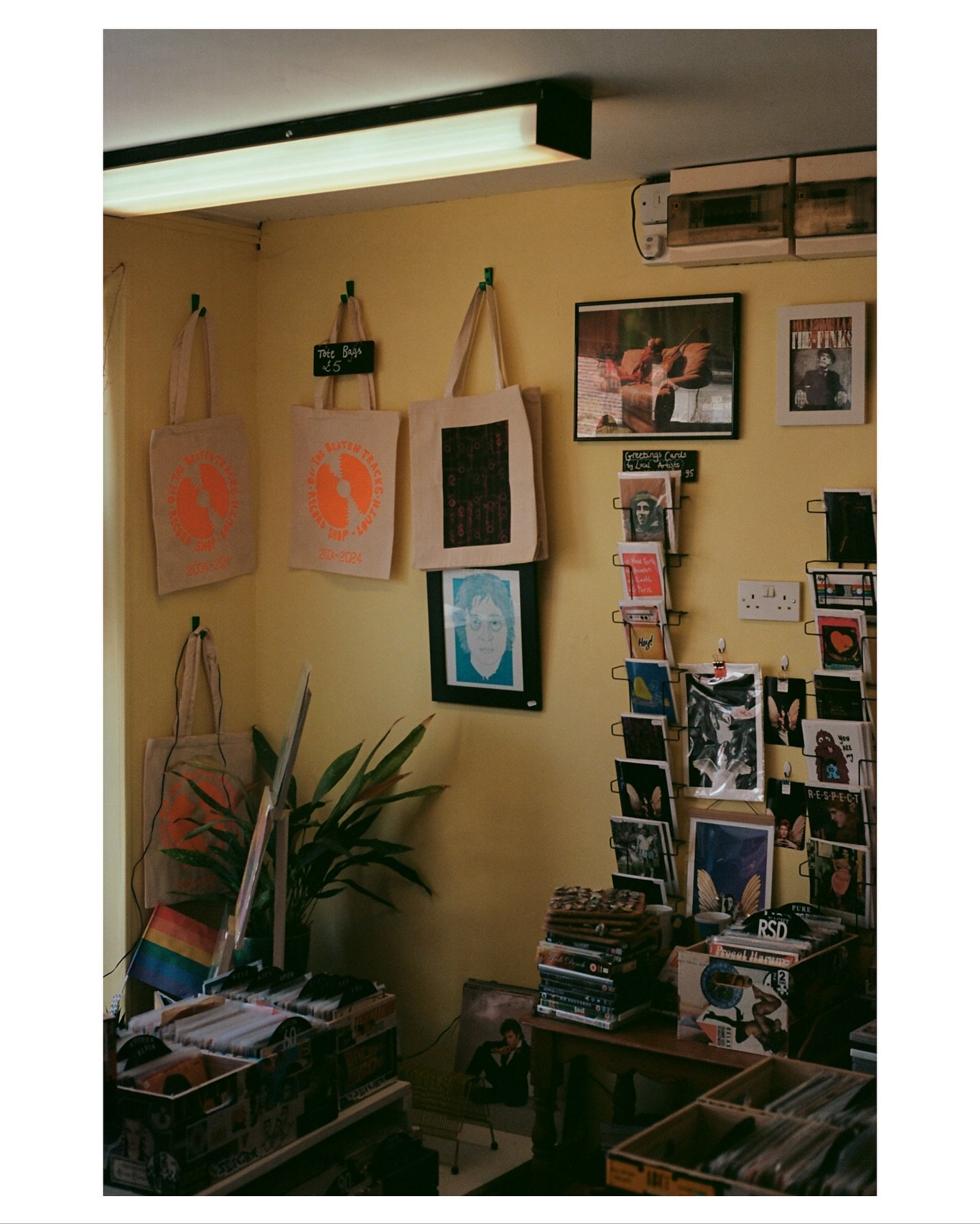 Details on 35mm 🎞️

Always grateful for the camera 📸 since picking it up I can appreciate all the little moments that pass us by each day. 

Dev and scanned by @notquitenorth_ 

#kodakeuropeprofessional #filmphotographer